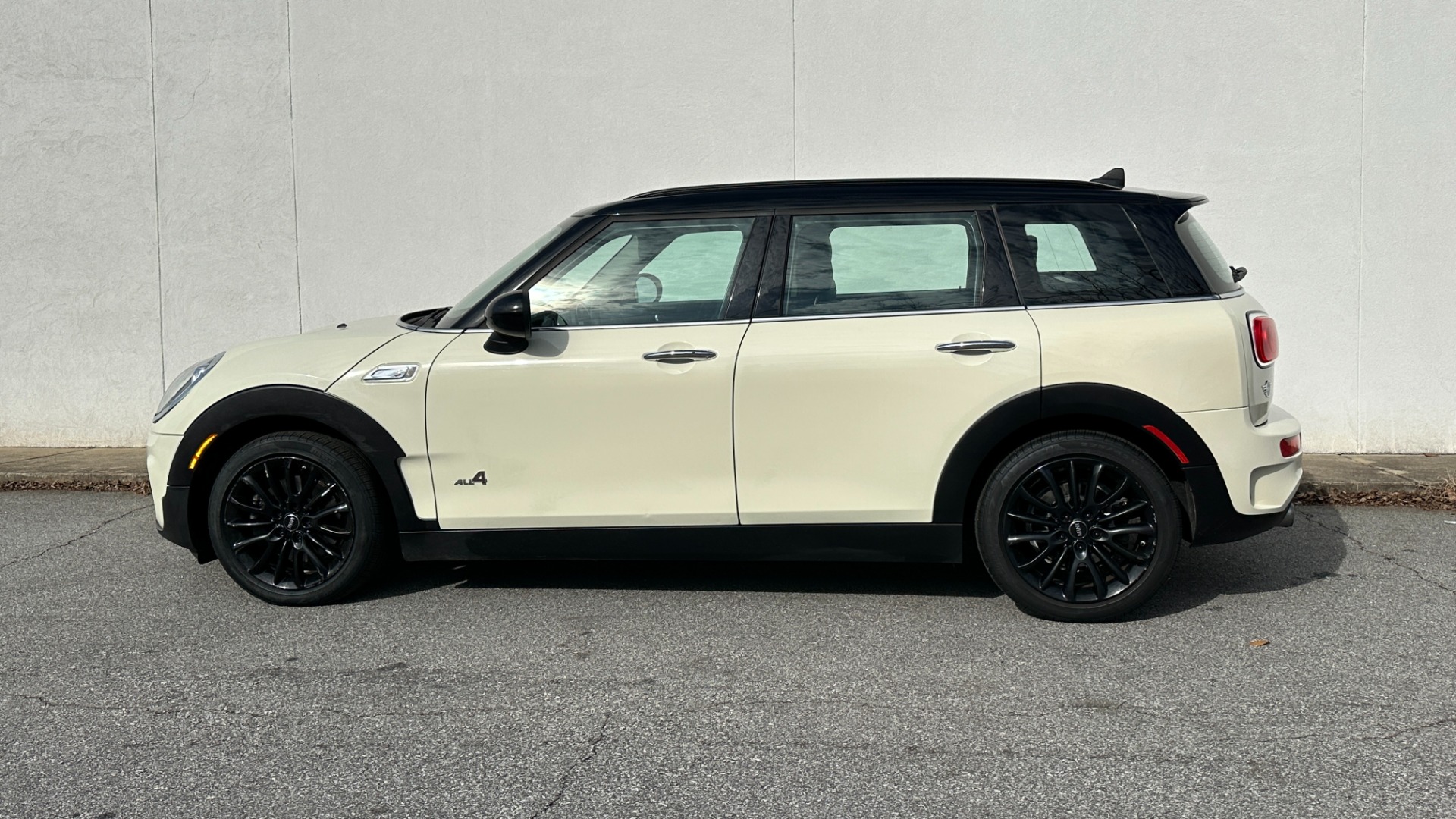 Used 2019 MINI Clubman COOPER S / NAVIGATION / ALL4 / HEATED SEATS / SPORT MODE / PADDLE SHIFTERS for sale $26,595 at Formula Imports in Charlotte NC 28227 6