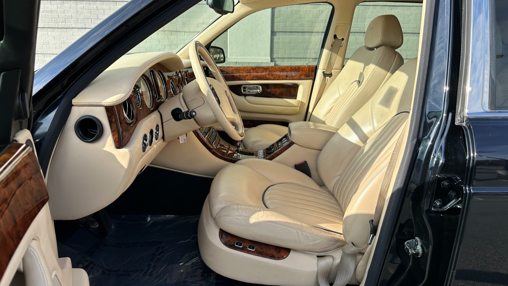 Used 2001 Bentley ARNAGE RED LABEL 6.75L V8 / TURBO / FULL LEATHER / WOOD TRIM / HEATED SEATS / SUNR for sale Sold at Formula Imports in Charlotte NC 28227 10