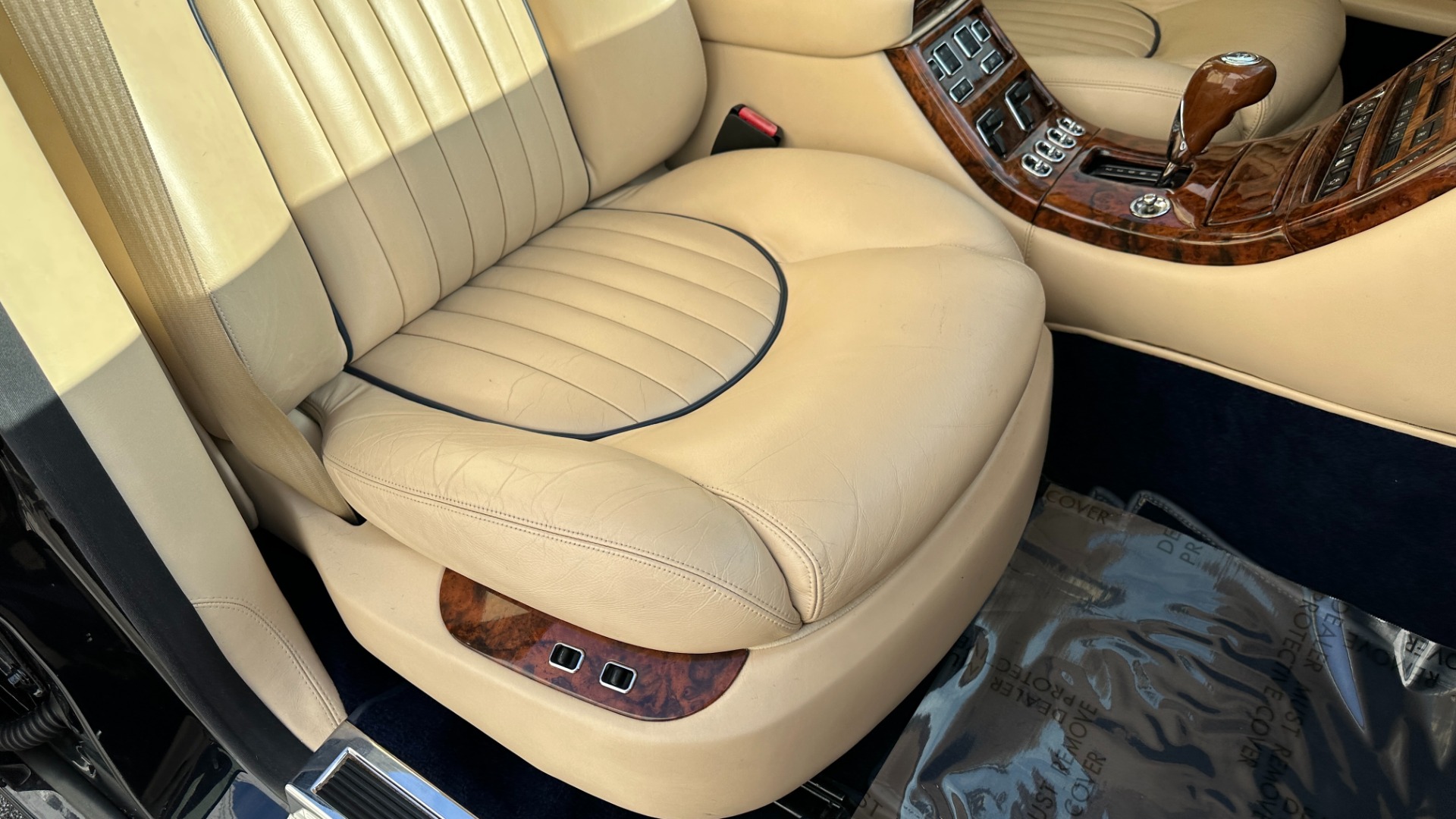 Used 2001 Bentley ARNAGE RED LABEL 6.75L V8 / TURBO / FULL LEATHER / WOOD TRIM / HEATED SEATS / SUNR for sale Sold at Formula Imports in Charlotte NC 28227 14