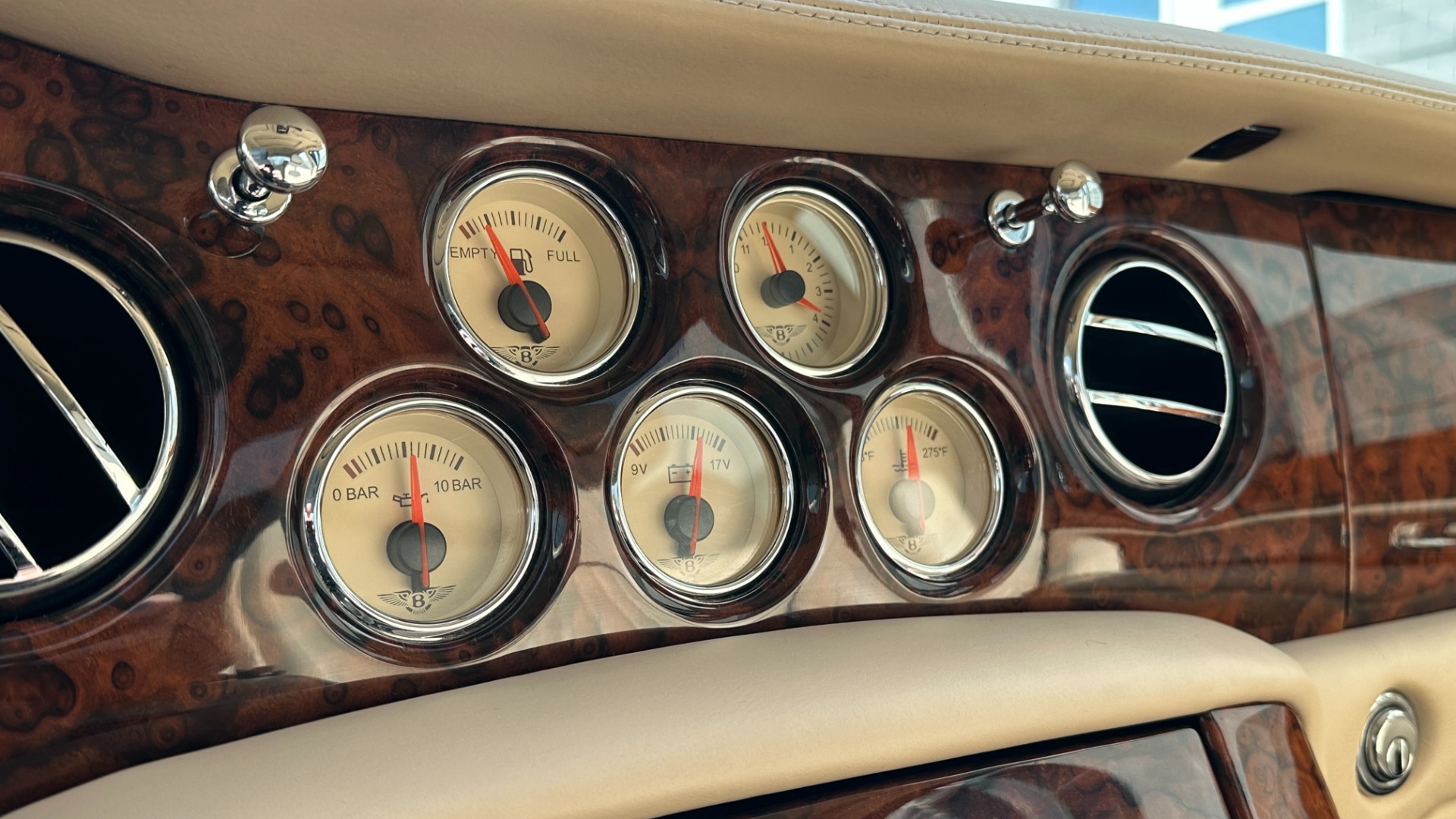 Used 2001 Bentley ARNAGE RED LABEL 6.75L V8 / TURBO / FULL LEATHER / WOOD TRIM / HEATED SEATS / SUNR for sale Sold at Formula Imports in Charlotte NC 28227 18