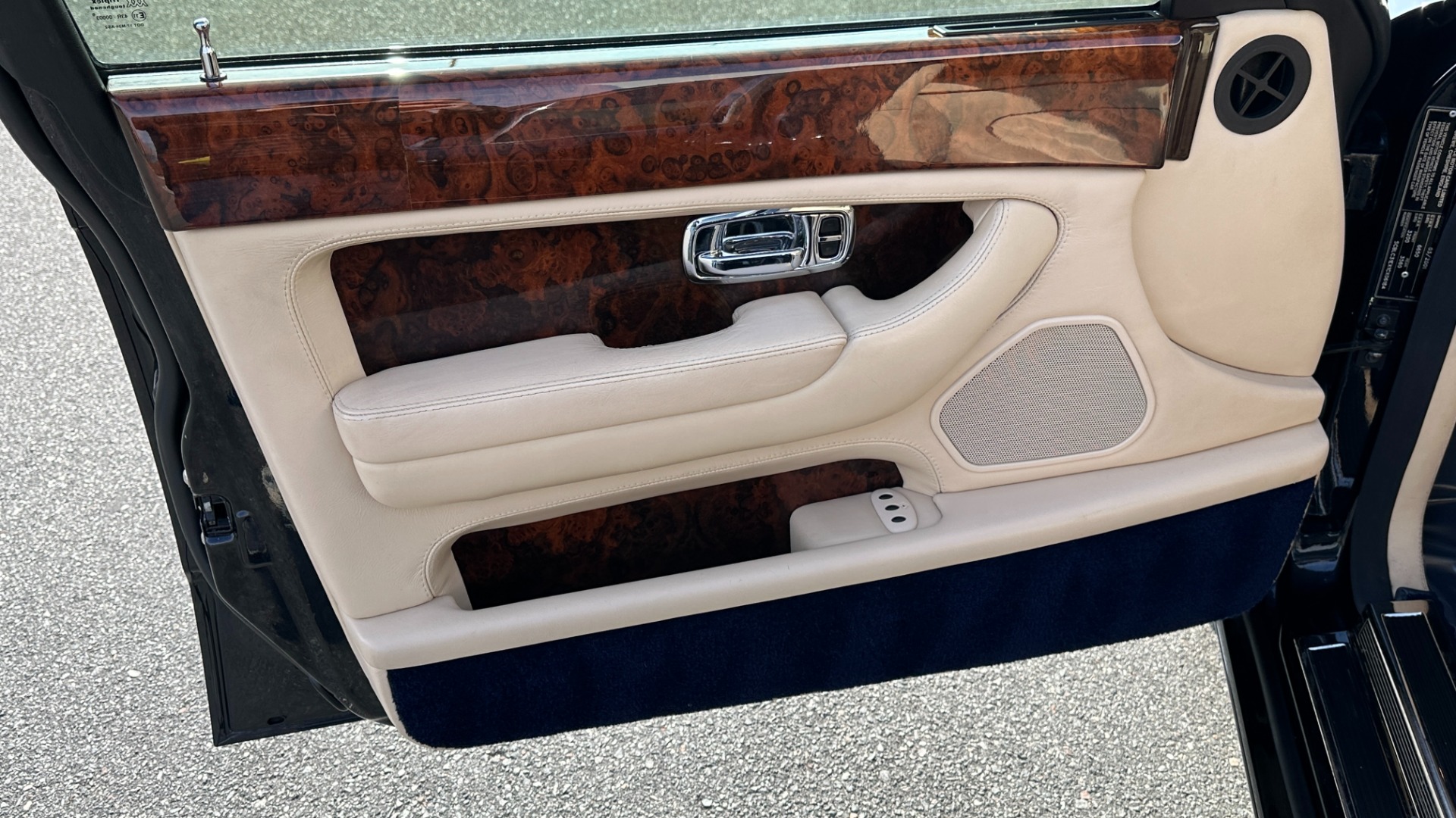 Used 2001 Bentley ARNAGE RED LABEL 6.75L V8 / TURBO / FULL LEATHER / WOOD TRIM / HEATED SEATS / SUNR for sale Sold at Formula Imports in Charlotte NC 28227 23