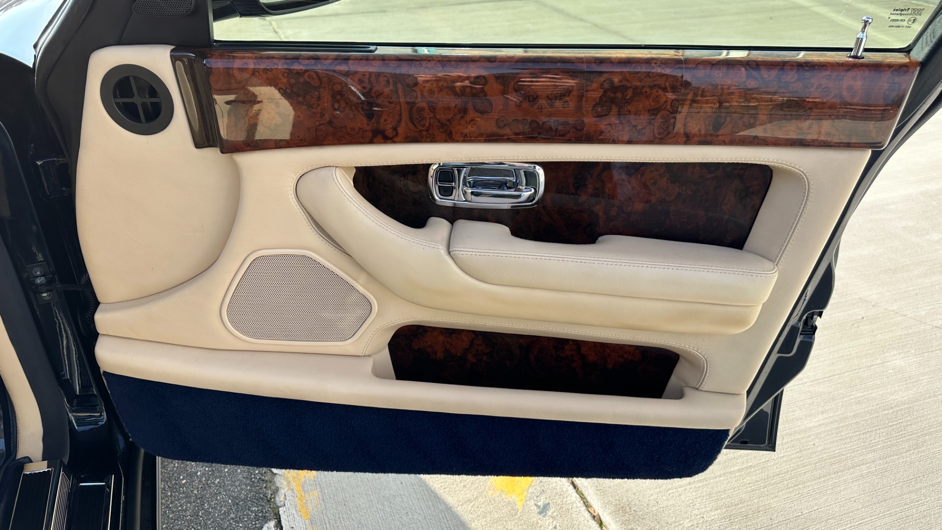 Used 2001 Bentley ARNAGE RED LABEL 6.75L V8 / TURBO / FULL LEATHER / WOOD TRIM / HEATED SEATS / SUNR for sale Sold at Formula Imports in Charlotte NC 28227 24