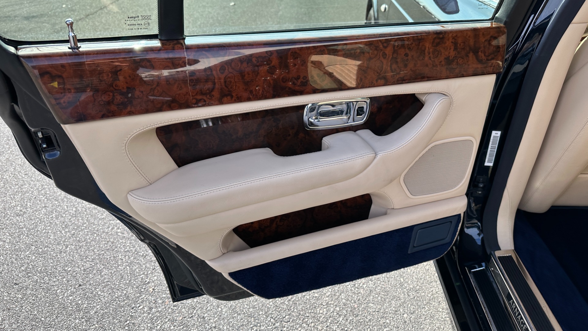 Used 2001 Bentley ARNAGE RED LABEL 6.75L V8 / TURBO / FULL LEATHER / WOOD TRIM / HEATED SEATS / SUNR for sale Sold at Formula Imports in Charlotte NC 28227 25