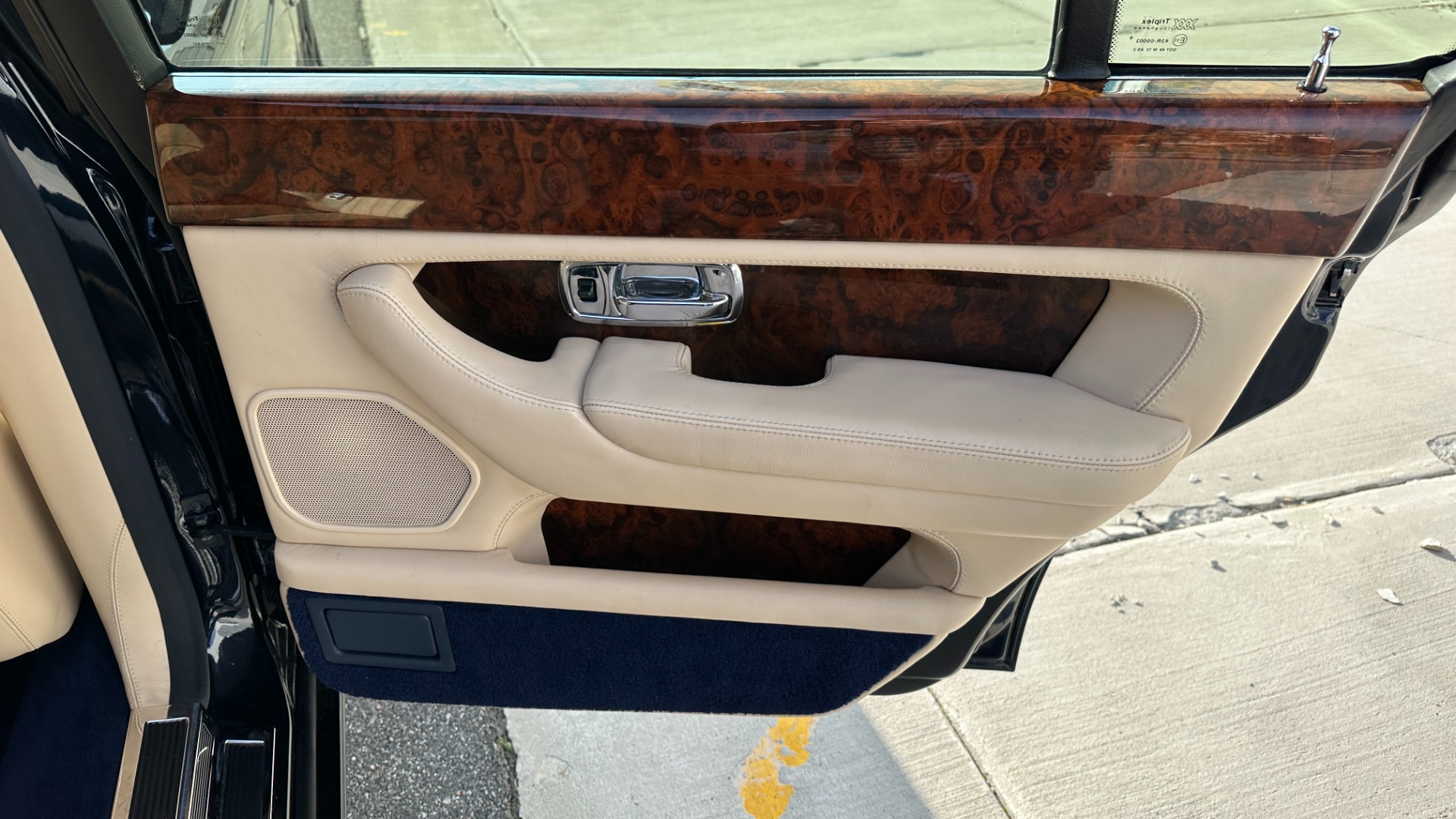 Used 2001 Bentley ARNAGE RED LABEL 6.75L V8 / TURBO / FULL LEATHER / WOOD TRIM / HEATED SEATS / SUNR for sale Sold at Formula Imports in Charlotte NC 28227 26
