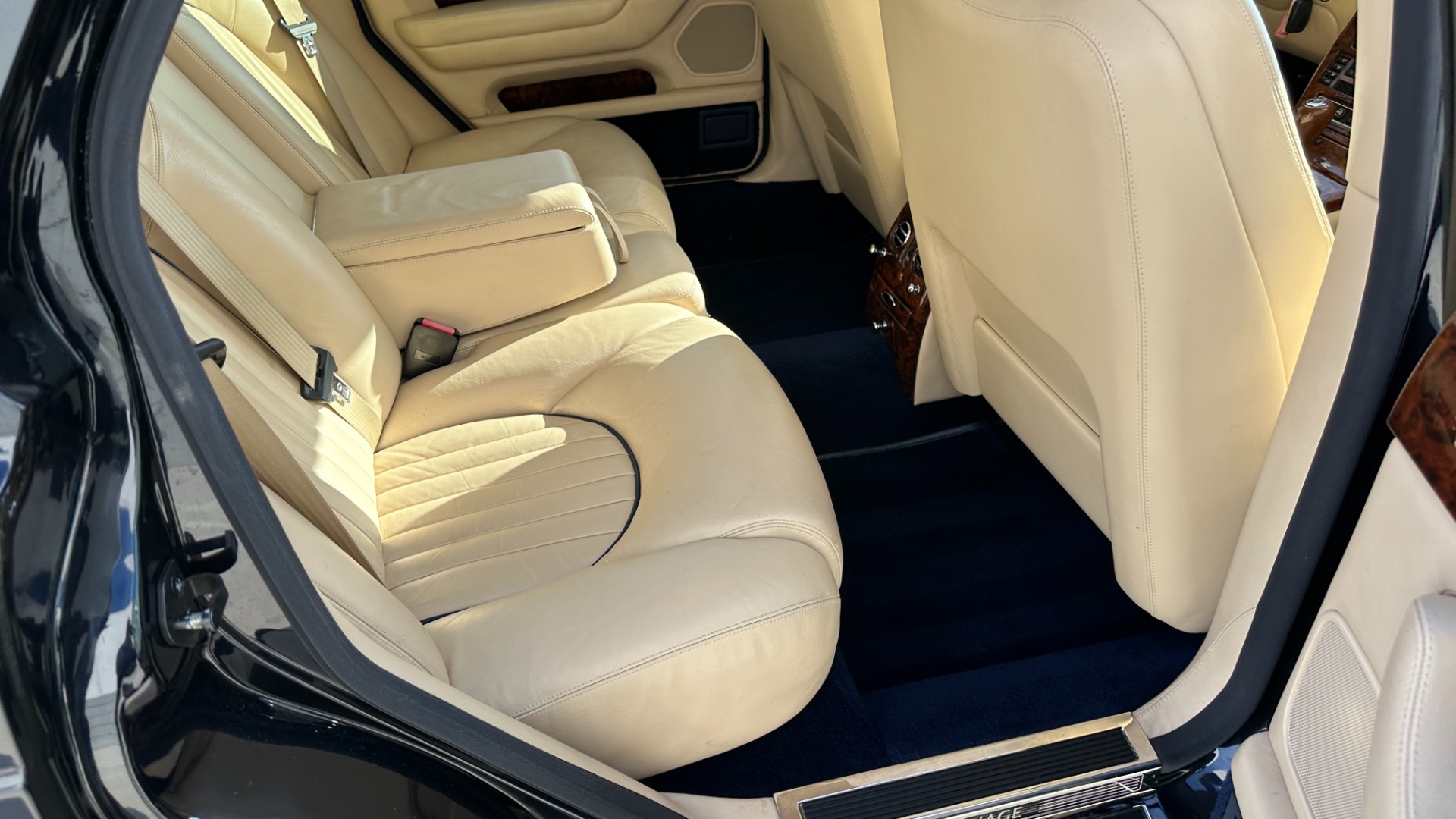 Used 2001 Bentley ARNAGE RED LABEL 6.75L V8 / TURBO / FULL LEATHER / WOOD TRIM / HEATED SEATS / SUNR for sale Sold at Formula Imports in Charlotte NC 28227 27
