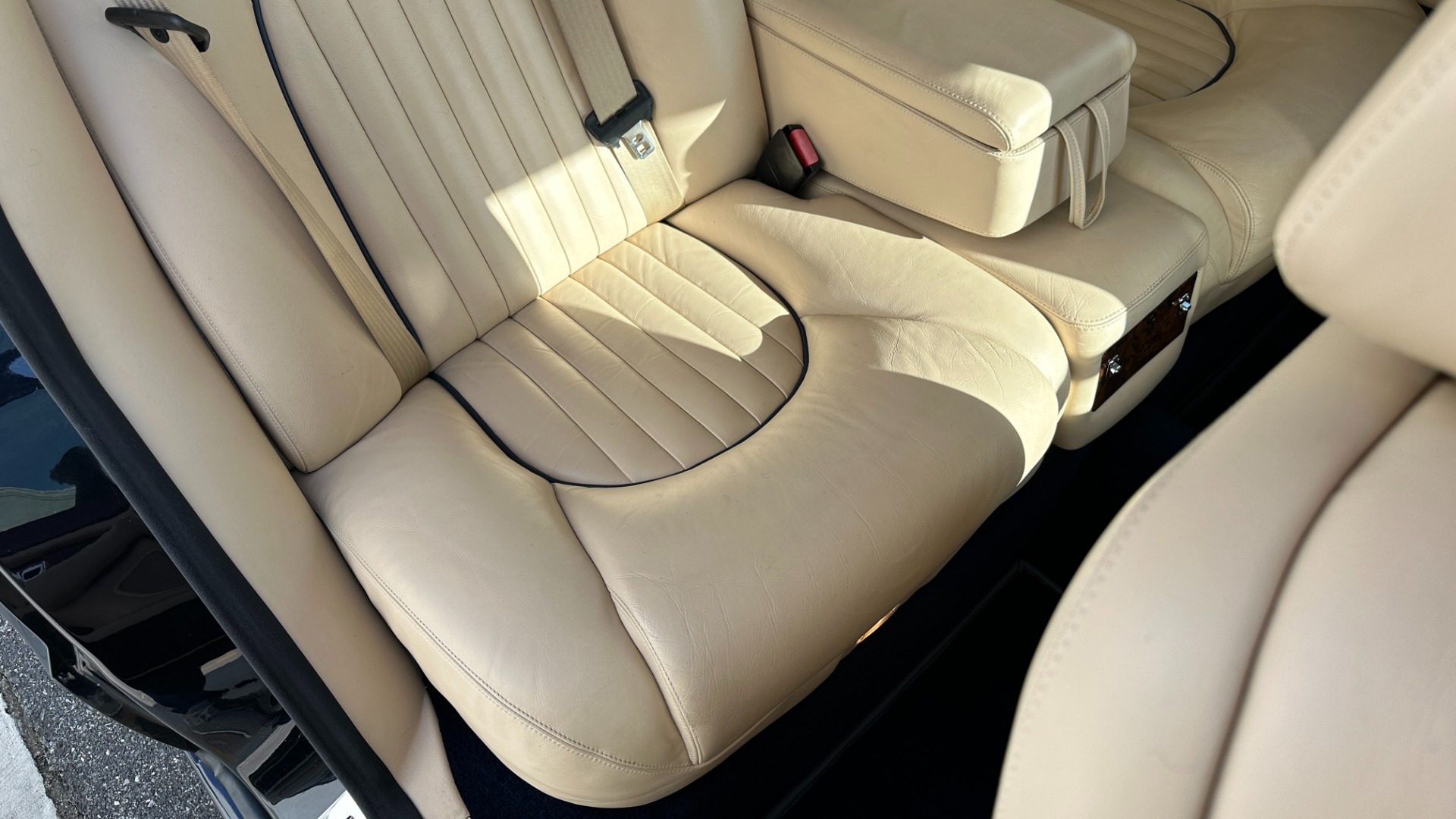 Used 2001 Bentley ARNAGE RED LABEL 6.75L V8 / TURBO / FULL LEATHER / WOOD TRIM / HEATED SEATS / SUNR for sale Sold at Formula Imports in Charlotte NC 28227 29