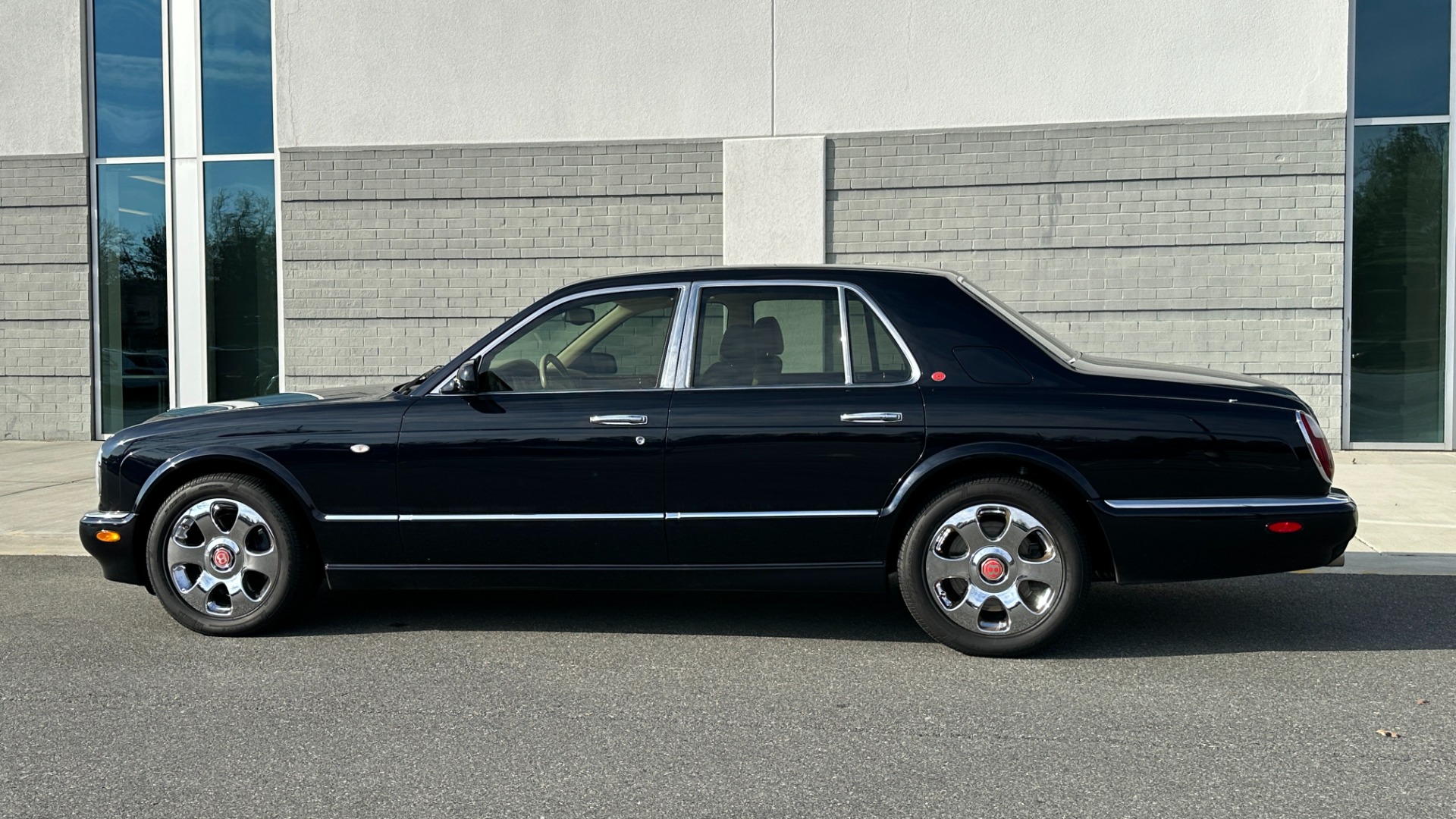 Used 2001 Bentley ARNAGE RED LABEL 6.75L V8 / TURBO / FULL LEATHER / WOOD TRIM / HEATED SEATS / SUNR for sale Sold at Formula Imports in Charlotte NC 28227 3