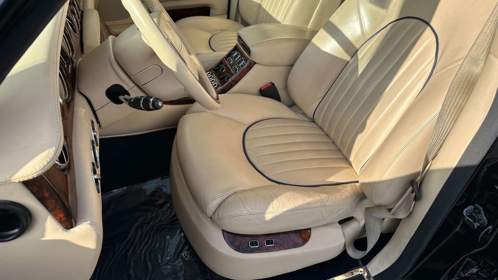 Used 2001 Bentley ARNAGE RED LABEL 6.75L V8 / TURBO / FULL LEATHER / WOOD TRIM / HEATED SEATS / SUNR for sale Sold at Formula Imports in Charlotte NC 28227 36