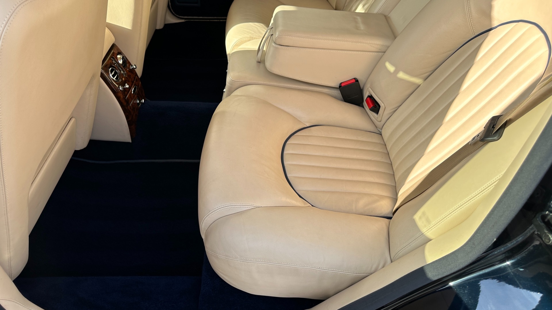 Used 2001 Bentley ARNAGE RED LABEL 6.75L V8 / TURBO / FULL LEATHER / WOOD TRIM / HEATED SEATS / SUNR for sale Sold at Formula Imports in Charlotte NC 28227 38