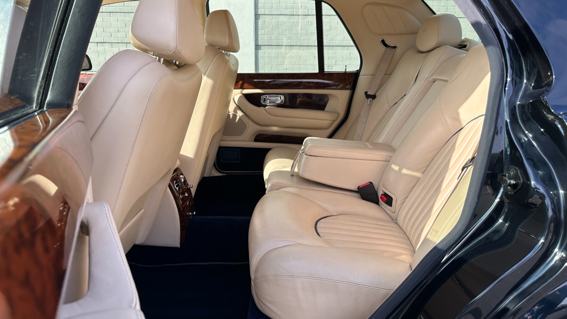 Used 2001 Bentley ARNAGE RED LABEL 6.75L V8 / TURBO / FULL LEATHER / WOOD TRIM / HEATED SEATS / SUNR for sale Sold at Formula Imports in Charlotte NC 28227 42