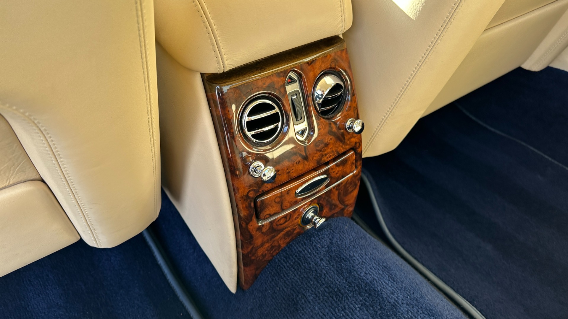 Used 2001 Bentley ARNAGE RED LABEL 6.75L V8 / TURBO / FULL LEATHER / WOOD TRIM / HEATED SEATS / SUNR for sale Sold at Formula Imports in Charlotte NC 28227 44
