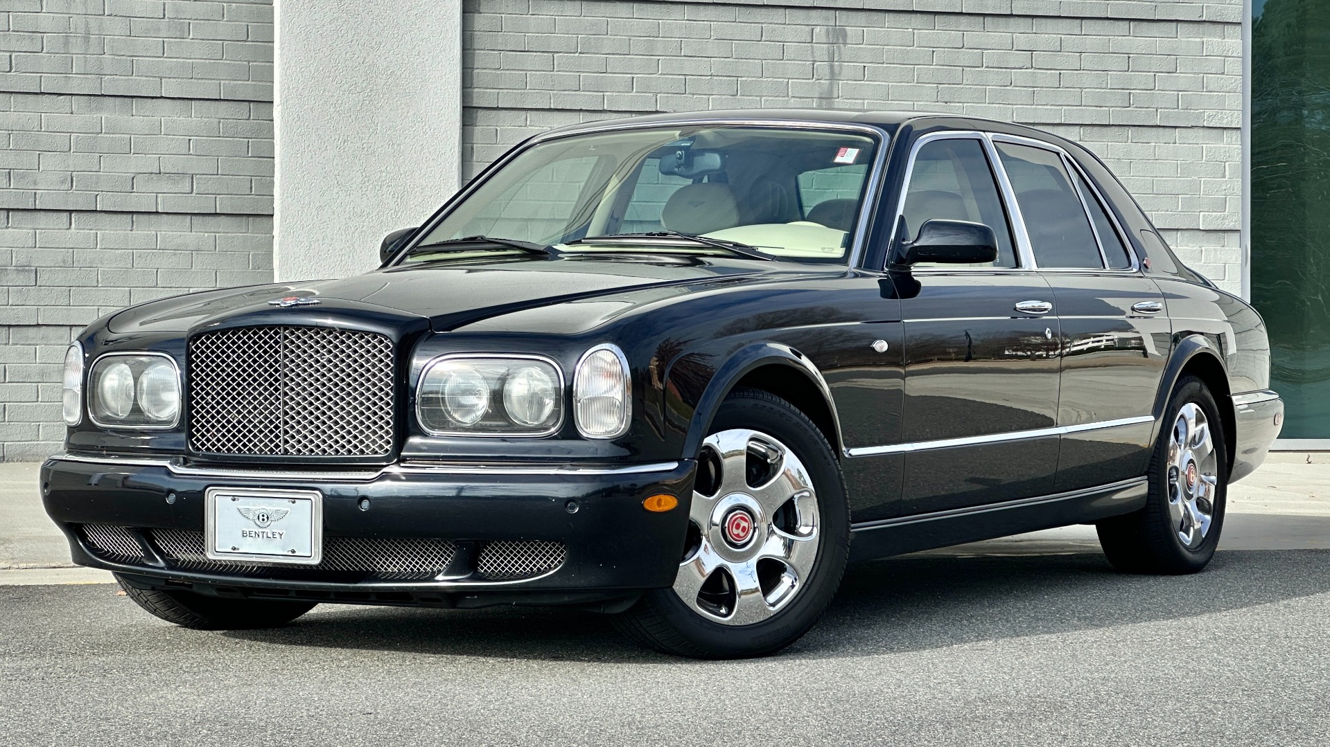 Used 2001 Bentley ARNAGE RED LABEL 6.75L V8 / TURBO / FULL LEATHER / WOOD TRIM / HEATED SEATS / SUNR for sale $26,999 at Formula Imports in Charlotte NC 28227 1