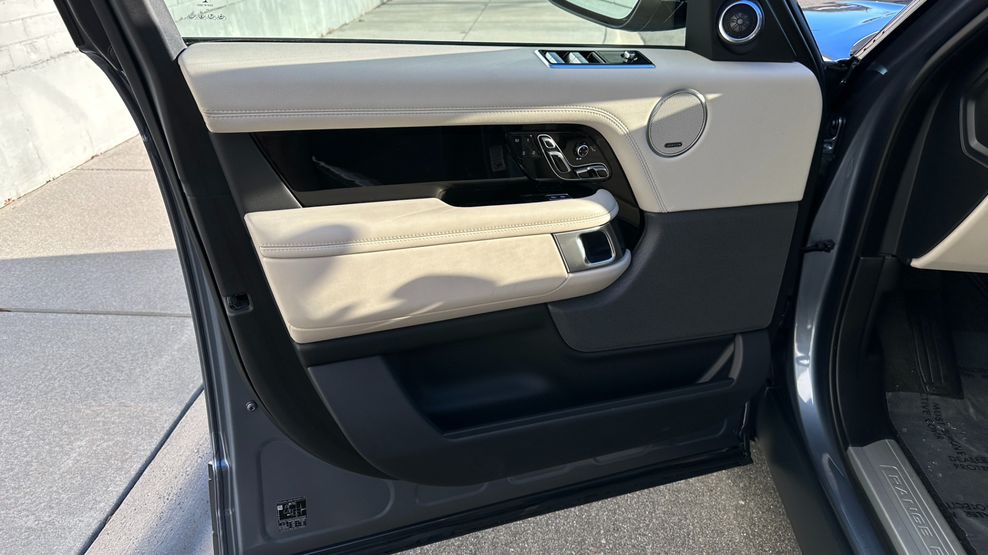 Used 2022 Land Rover Range Rover WESTMINISTER / MASSAGE / BLACK ROOF / 22IN WHEELS / REAR CONVENIENCE for sale $119,999 at Formula Imports in Charlotte NC 28227 11