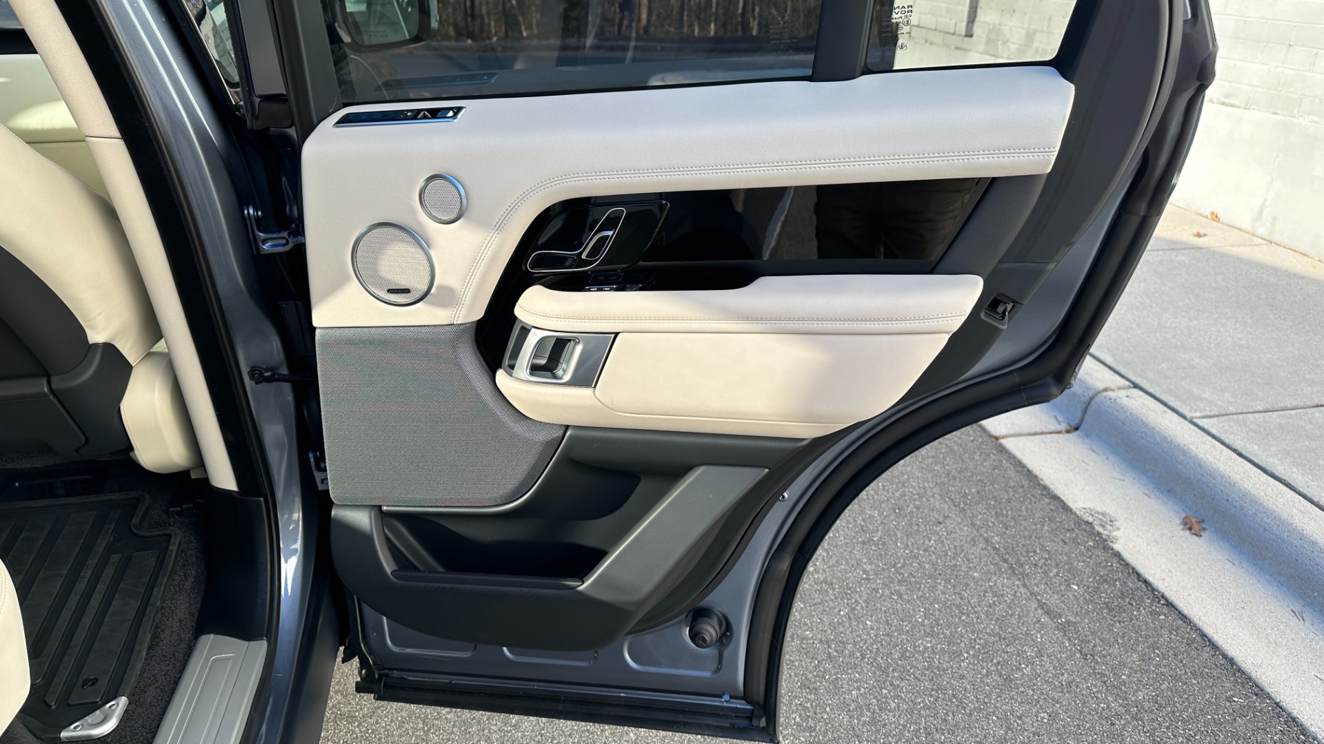 Used 2022 Land Rover Range Rover WESTMINISTER / MASSAGE / BLACK ROOF / 22IN WHEELS / REAR CONVENIENCE for sale $119,999 at Formula Imports in Charlotte NC 28227 13