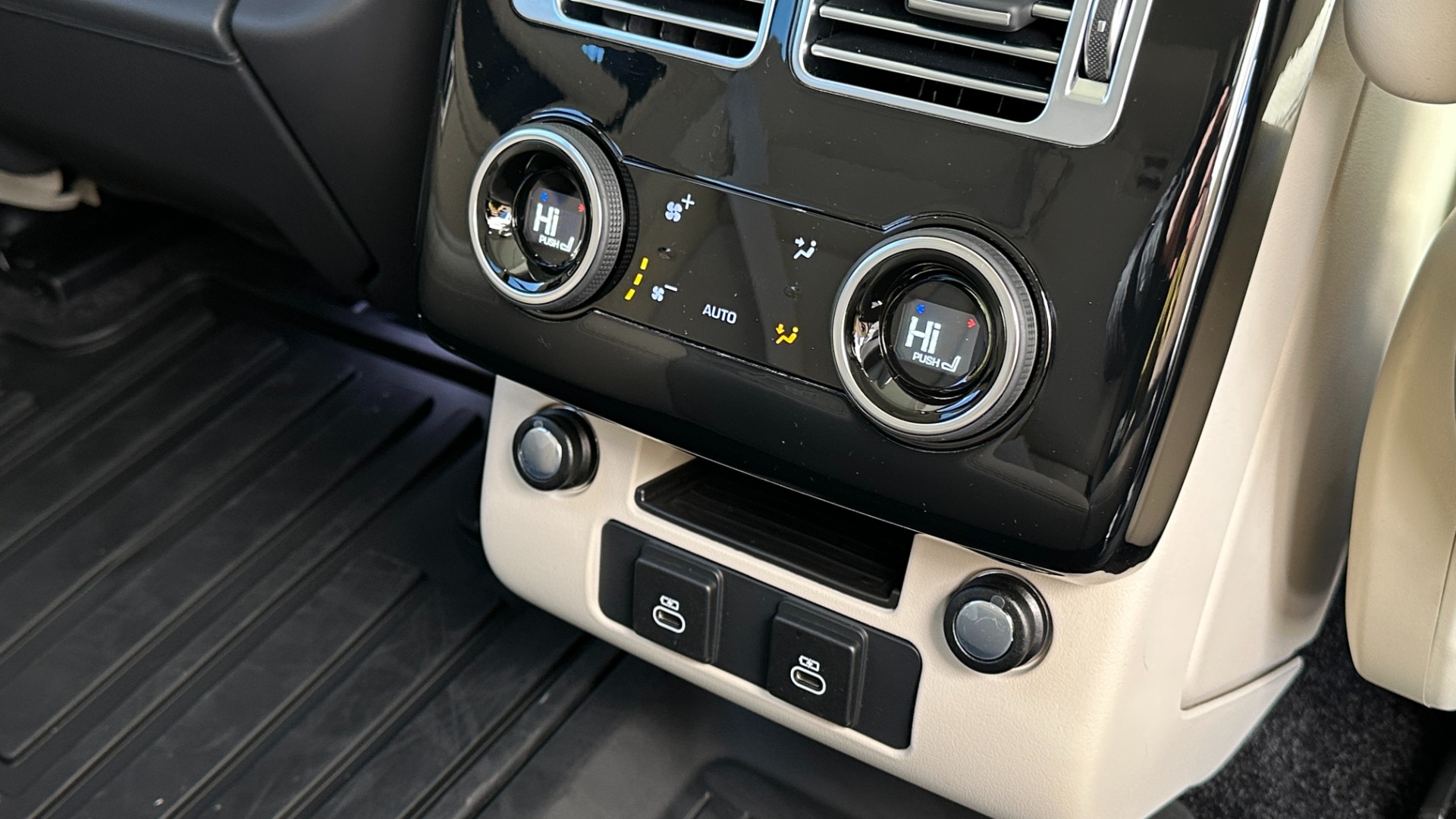 Used 2022 Land Rover Range Rover WESTMINISTER / MASSAGE / BLACK ROOF / 22IN WHEELS / REAR CONVENIENCE for sale $119,999 at Formula Imports in Charlotte NC 28227 18