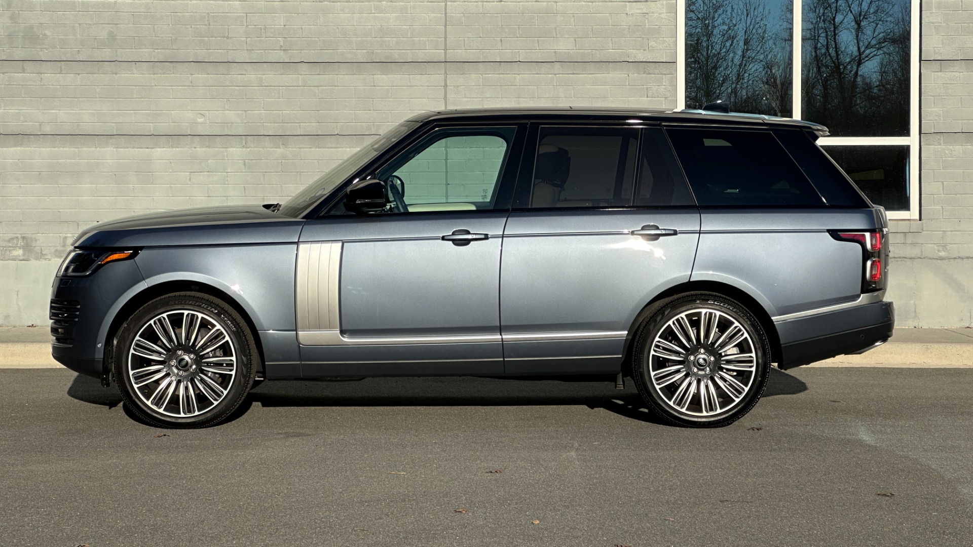 Used 2022 Land Rover Range Rover WESTMINISTER / MASSAGE / BLACK ROOF / 22IN WHEELS / REAR CONVENIENCE for sale Sold at Formula Imports in Charlotte NC 28227 3