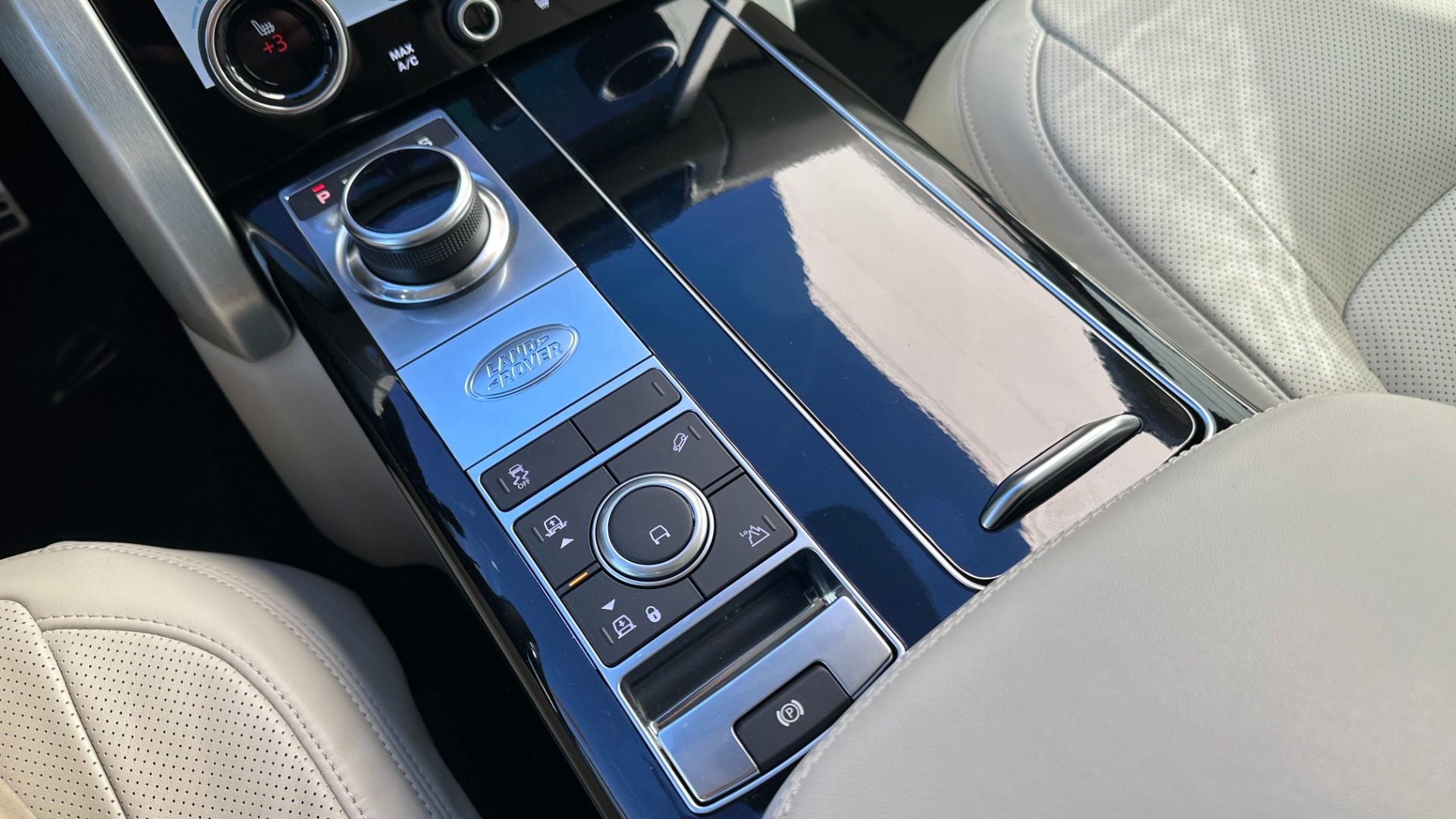 Used 2022 Land Rover Range Rover WESTMINISTER / MASSAGE / BLACK ROOF / 22IN WHEELS / REAR CONVENIENCE for sale $119,999 at Formula Imports in Charlotte NC 28227 31