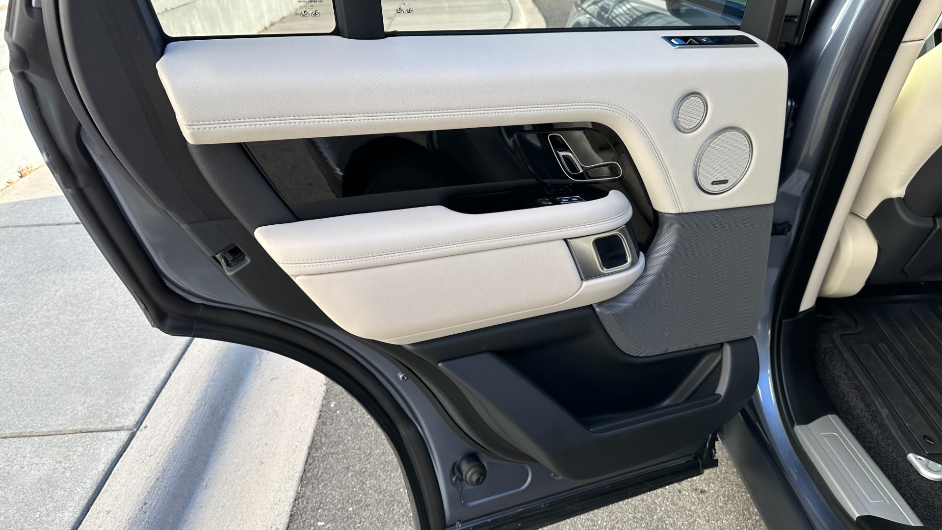 Used 2022 Land Rover Range Rover WESTMINISTER / MASSAGE / BLACK ROOF / 22IN WHEELS / REAR CONVENIENCE for sale $119,999 at Formula Imports in Charlotte NC 28227 36