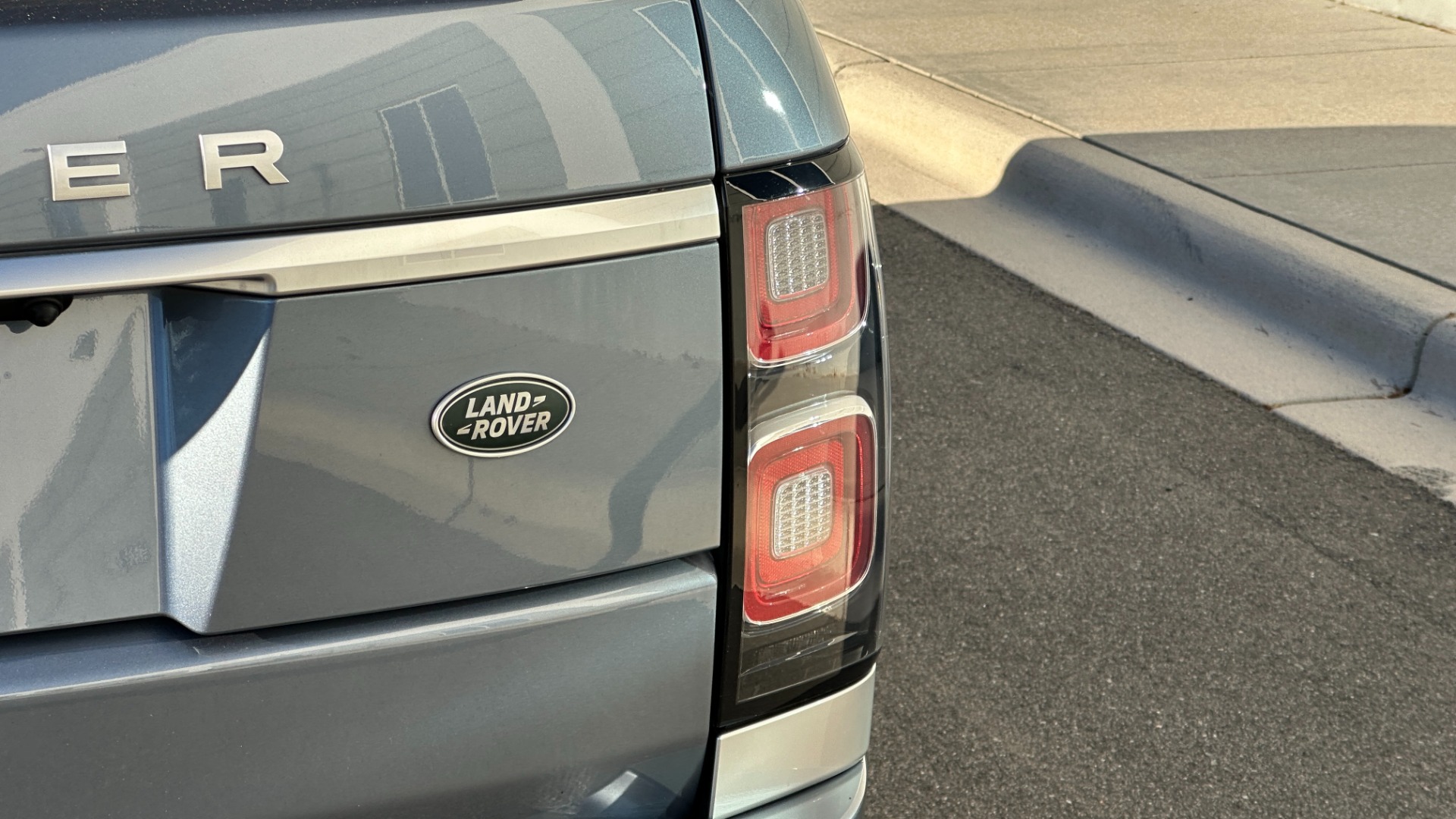 Used 2022 Land Rover Range Rover WESTMINISTER / MASSAGE / BLACK ROOF / 22IN WHEELS / REAR CONVENIENCE for sale Sold at Formula Imports in Charlotte NC 28227 41