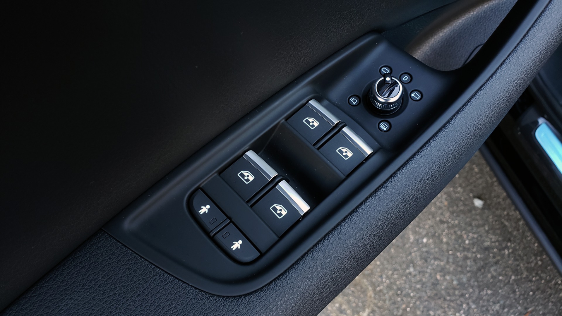 Used 2019 Audi Q7 PREMIUM PLUS / NAV / PANO-ROOF / 3-ROW / REARVIEW for sale Sold at Formula Imports in Charlotte NC 28227 33