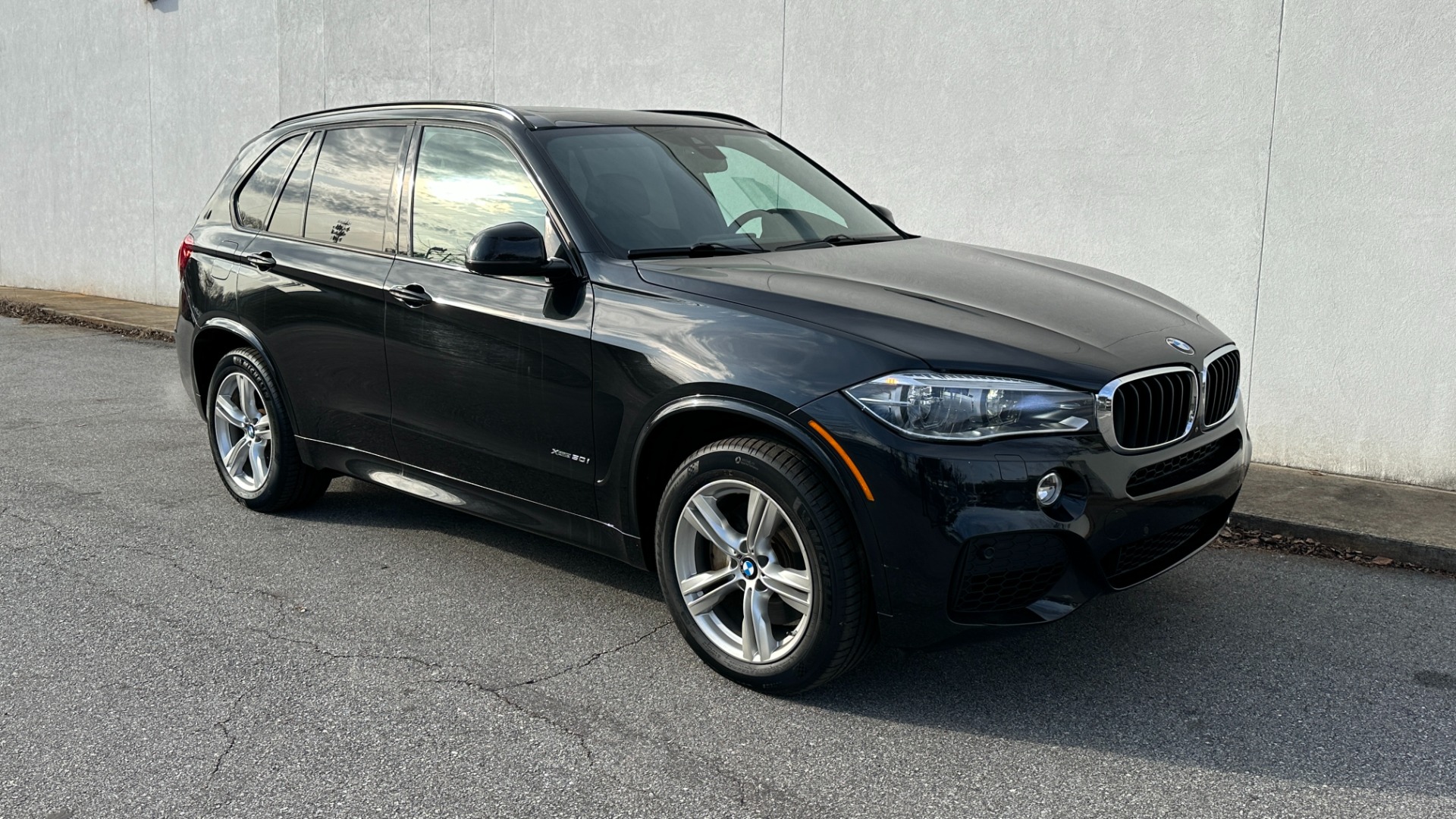 Used 2017 BMW X5 XDRIVE50I / CARPLAY / DRIVING ASSISTANCE / EXECUTIVE / LIGHTING / MSPORT for sale $36,495 at Formula Imports in Charlotte NC 28227 5