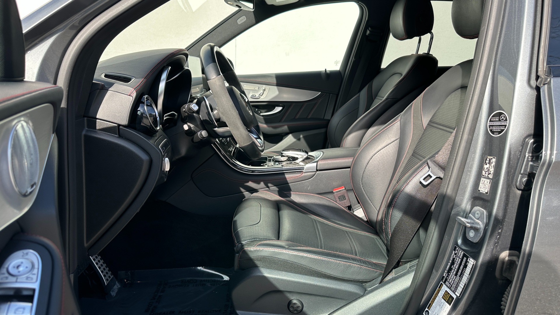 Used 2019 Mercedes-Benz GLC AMG GLC43 / CARBON FIBER / PERFORMANCE STEERING WHEEL / NIGHT PACKAGE for sale Sold at Formula Imports in Charlotte NC 28227 12