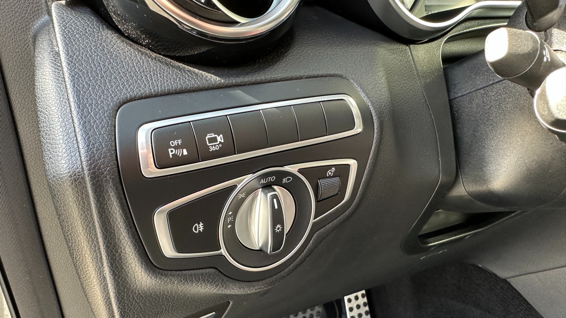 Used 2019 Mercedes-Benz GLC AMG GLC43 / CARBON FIBER / PERFORMANCE STEERING WHEEL / NIGHT PACKAGE for sale Sold at Formula Imports in Charlotte NC 28227 15