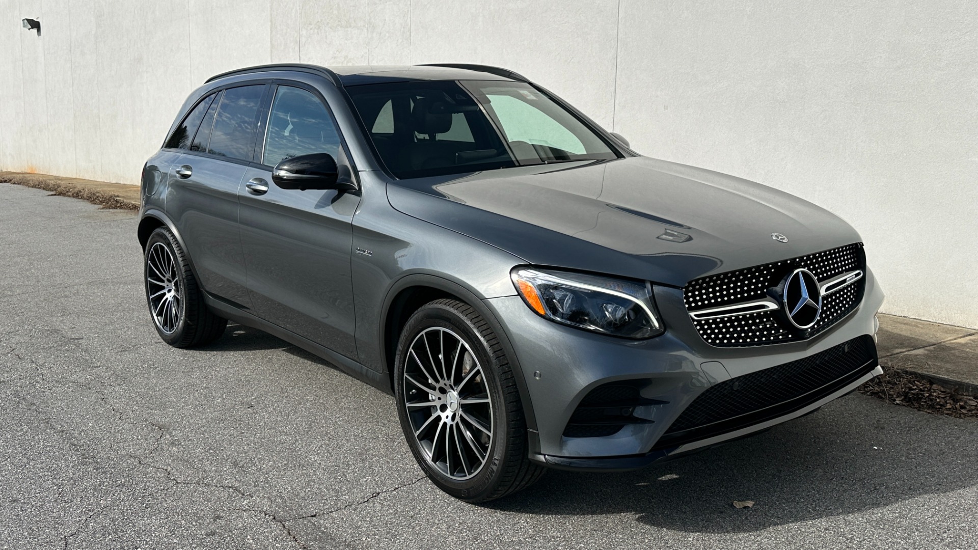 Used 2019 Mercedes-Benz GLC AMG GLC43 / CARBON FIBER / PERFORMANCE STEERING WHEEL / NIGHT PACKAGE for sale Sold at Formula Imports in Charlotte NC 28227 2