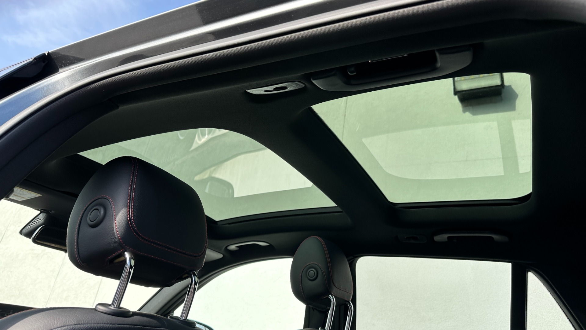 Used 2019 Mercedes-Benz GLC AMG GLC43 / CARBON FIBER / PERFORMANCE STEERING WHEEL / NIGHT PACKAGE for sale $45,995 at Formula Imports in Charlotte NC 28227 25