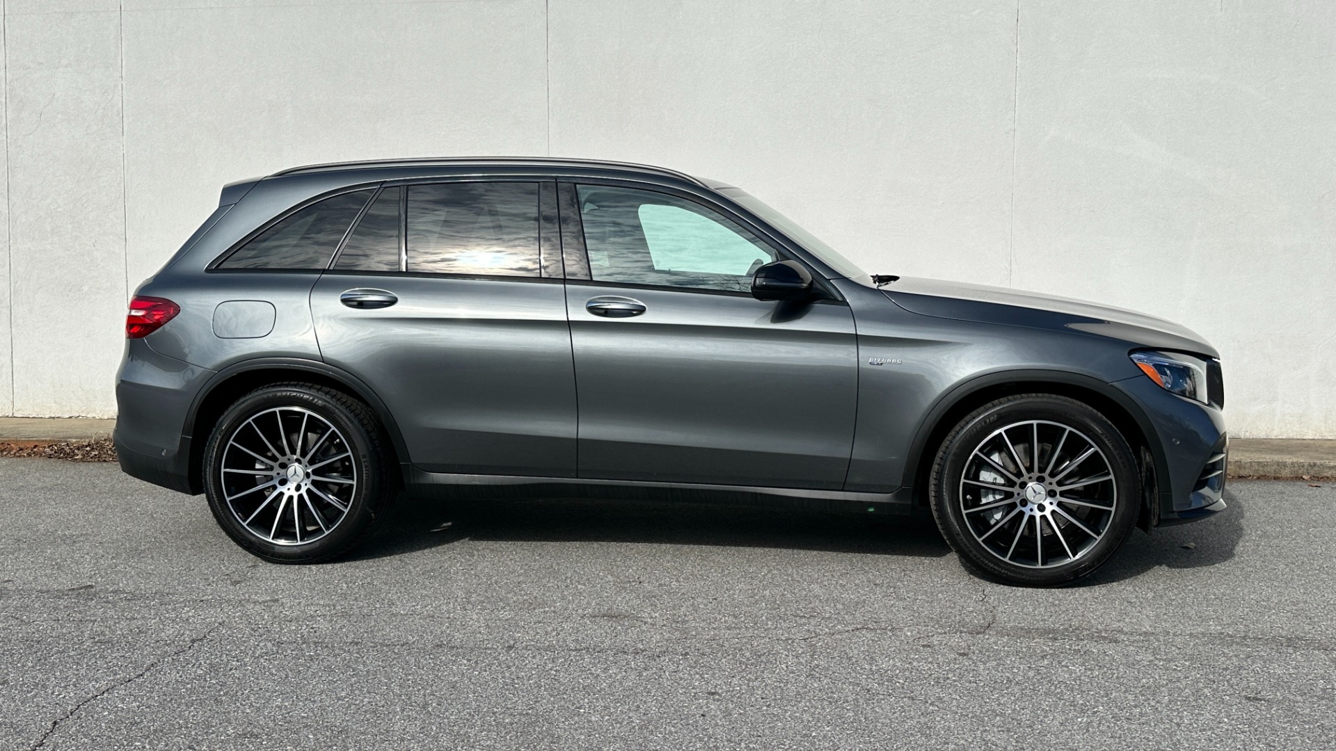 Used 2019 Mercedes-Benz GLC AMG GLC43 / CARBON FIBER / PERFORMANCE STEERING WHEEL / NIGHT PACKAGE for sale Sold at Formula Imports in Charlotte NC 28227 3