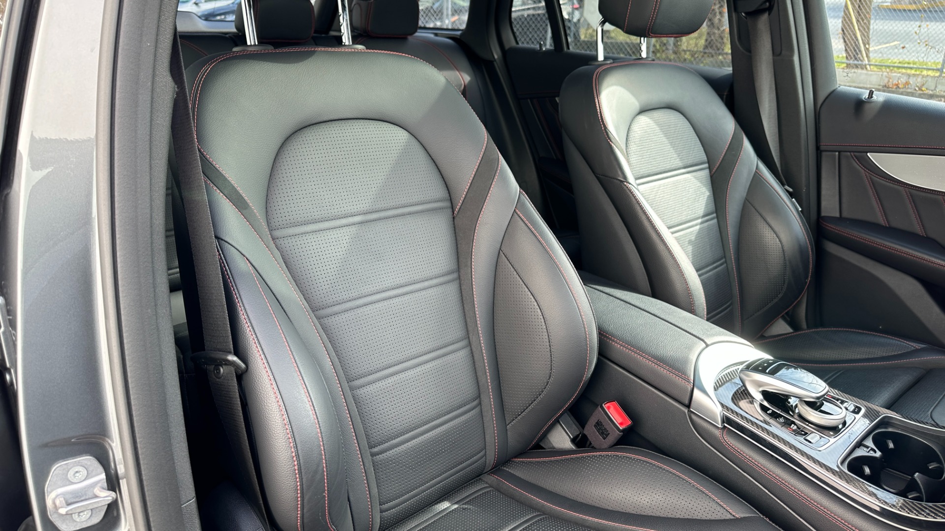Used 2019 Mercedes-Benz GLC AMG GLC43 / CARBON FIBER / PERFORMANCE STEERING WHEEL / NIGHT PACKAGE for sale Sold at Formula Imports in Charlotte NC 28227 32