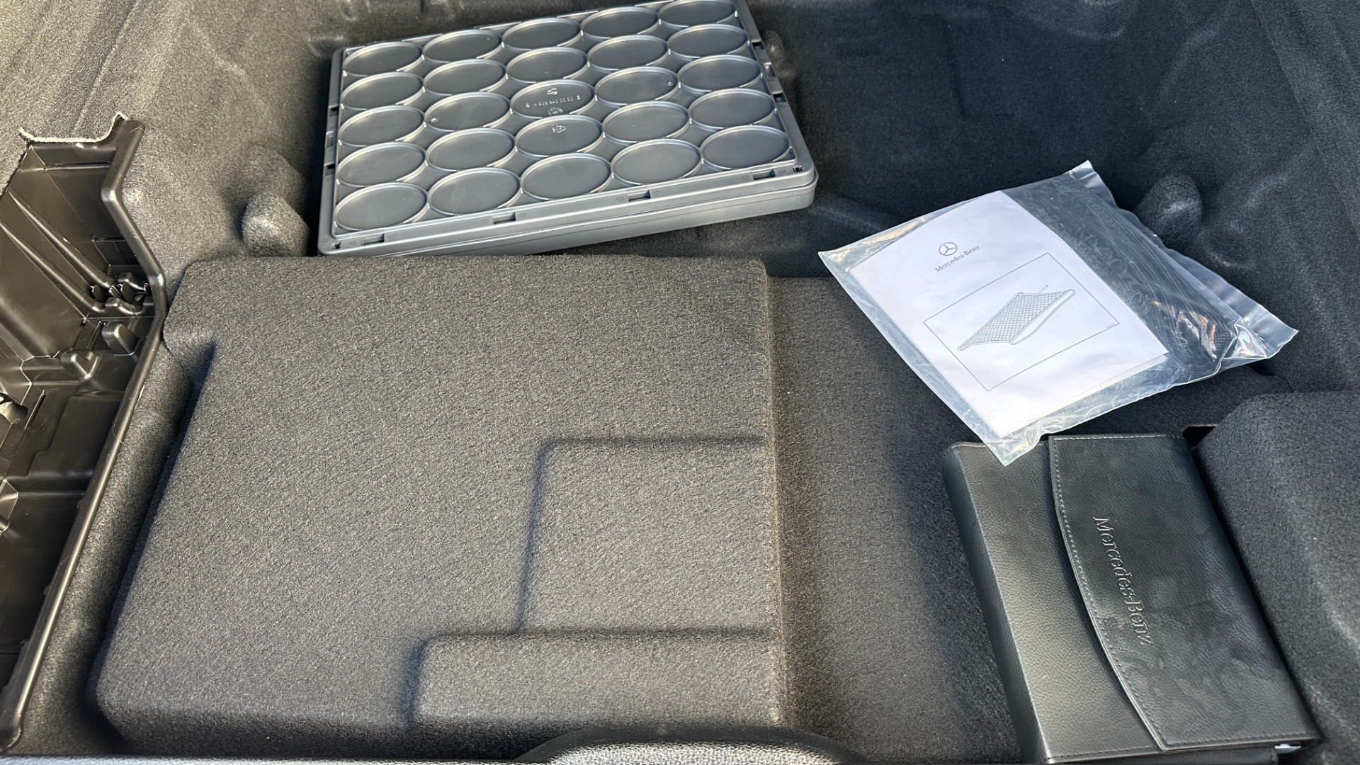Used 2019 Mercedes-Benz GLC AMG GLC43 / CARBON FIBER / PERFORMANCE STEERING WHEEL / NIGHT PACKAGE for sale $45,995 at Formula Imports in Charlotte NC 28227 33