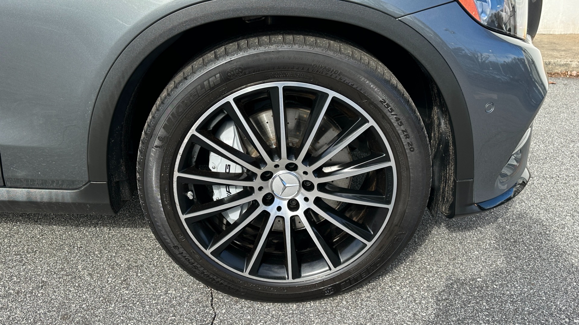 Used 2019 Mercedes-Benz GLC AMG GLC43 / CARBON FIBER / PERFORMANCE STEERING WHEEL / NIGHT PACKAGE for sale $45,995 at Formula Imports in Charlotte NC 28227 46