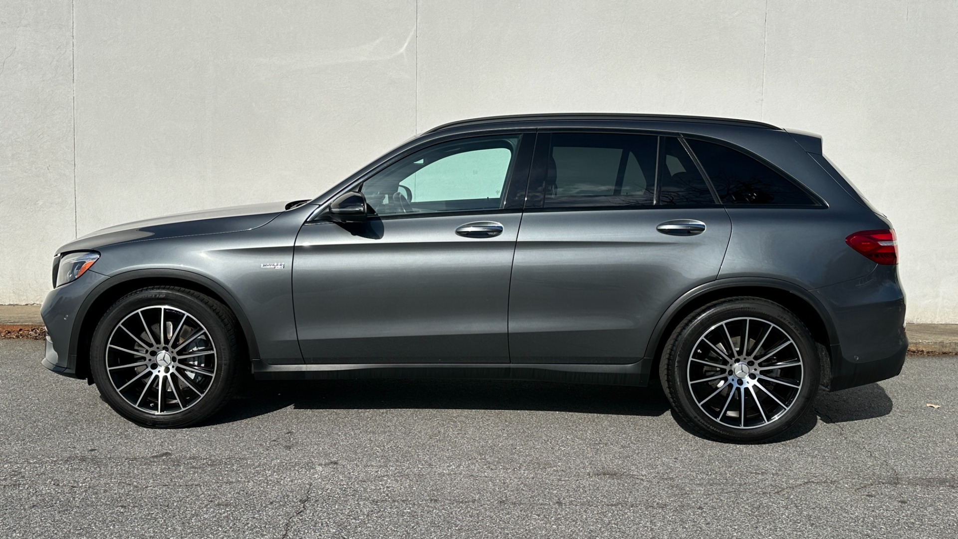 Used 2019 Mercedes-Benz GLC AMG GLC43 / CARBON FIBER / PERFORMANCE STEERING WHEEL / NIGHT PACKAGE for sale $45,995 at Formula Imports in Charlotte NC 28227 6