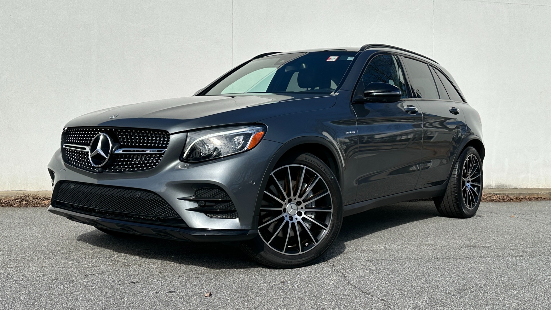 Used 2019 Mercedes-Benz GLC AMG GLC43 / CARBON FIBER / PERFORMANCE STEERING WHEEL / NIGHT PACKAGE for sale $45,995 at Formula Imports in Charlotte NC 28227 1