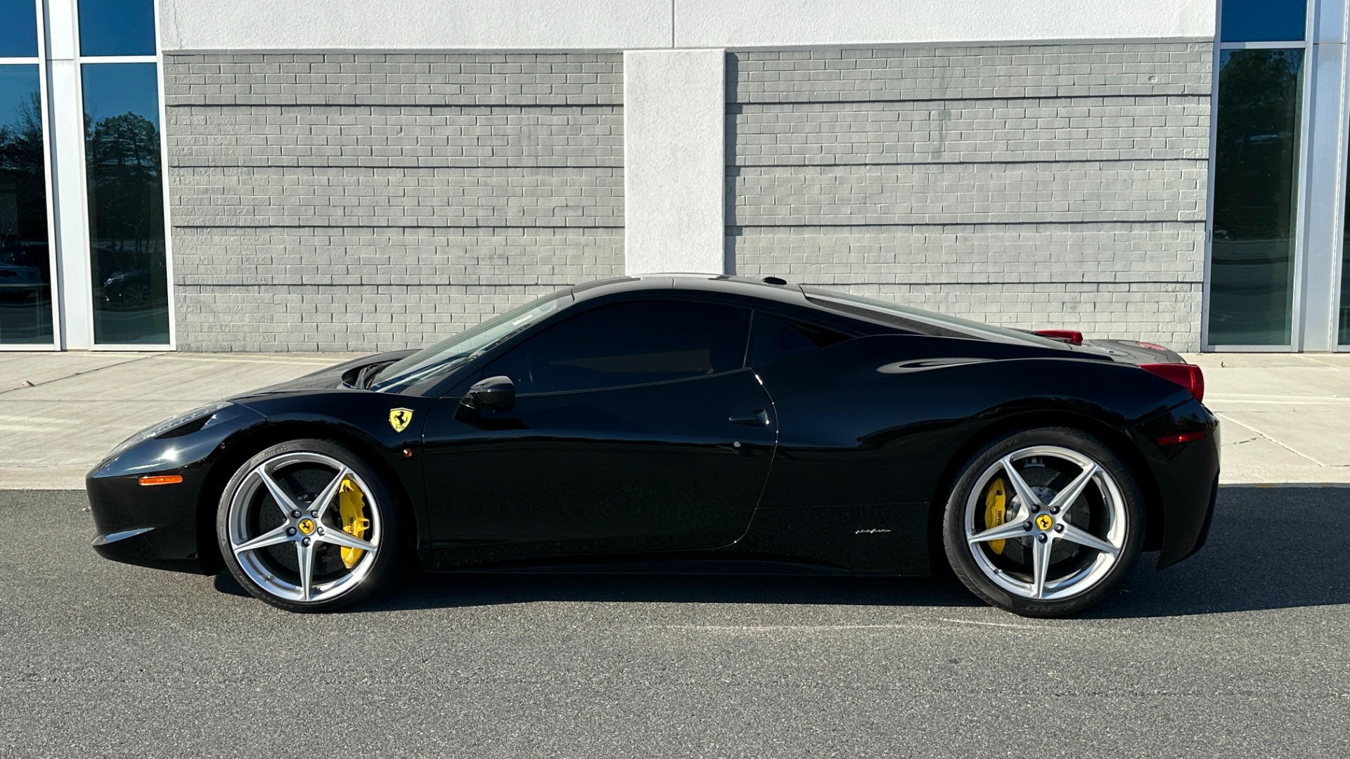 Used 2010 Ferrari 458 Italia CARBON FIBER TRIM / SCUDERIA SHIELDS / DAYTONA SEATS / LED STEERING WHEEL for sale $219,462 at Formula Imports in Charlotte NC 28227 3