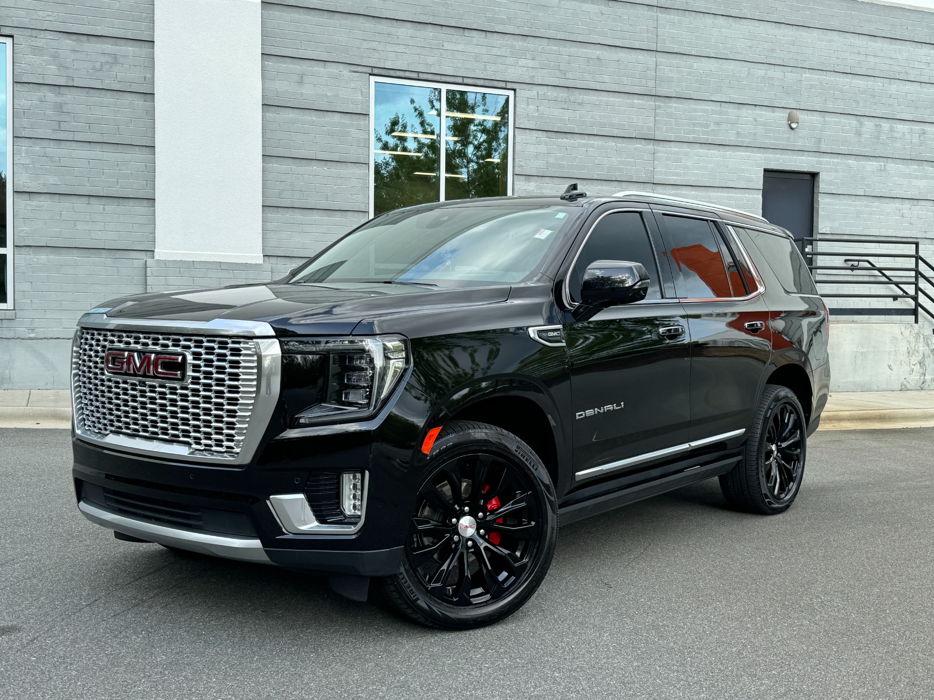 Used 2021 GMC Yukon Denali 22 WHEELS / PREMIUM PKG / PANORAMIC ROOF / TOW PKG for sale Sold at Formula Imports in Charlotte NC 28227 1
