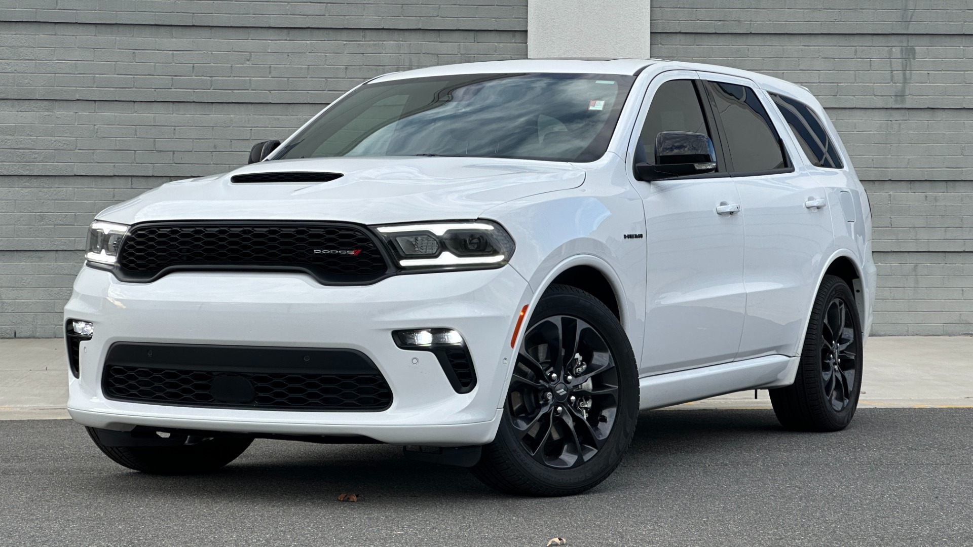 Used 2022 Dodge Durango R/T / APPLE CARPLAY / CAPTAIN CHAIRS / LEATHER / SUNROOF / ADAPTIVE CRUISE  for sale Sold at Formula Imports in Charlotte NC 28227 1