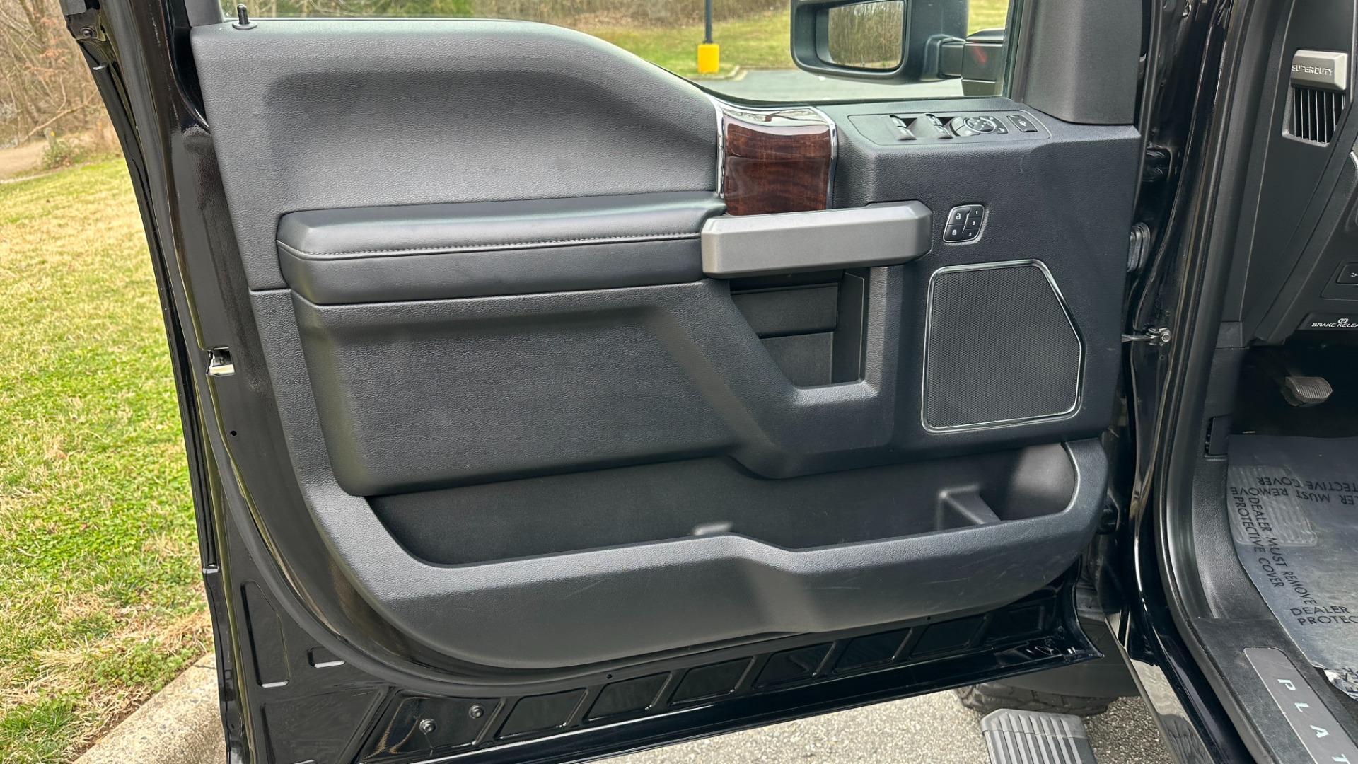 Used 2017 Ford Super Duty F-250 SRW PLATINUM / ULTIMATE PACKAGE / FX4 OFFROAD / 6.7L POWERSTROKE DIESEL for sale Sold at Formula Imports in Charlotte NC 28227 11