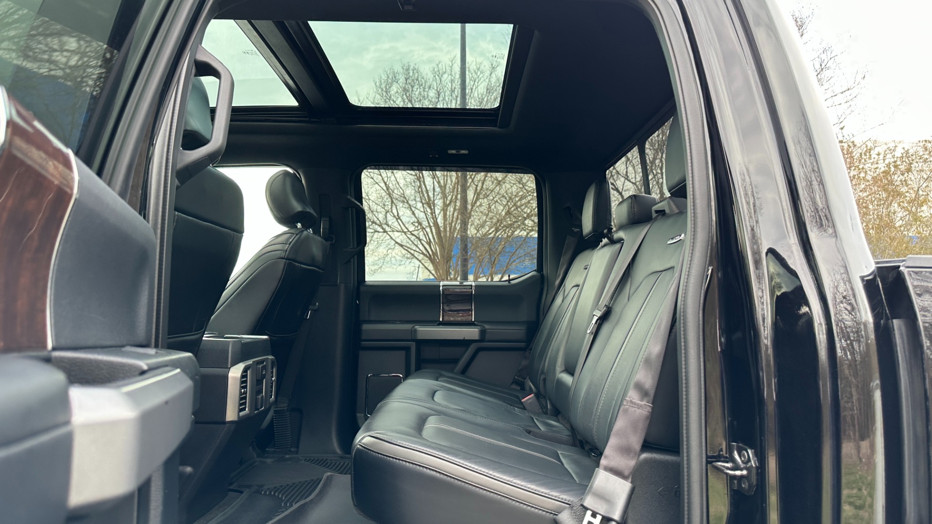 Used 2017 Ford Super Duty F-250 SRW PLATINUM / ULTIMATE PACKAGE / FX4 OFFROAD / 6.7L POWERSTROKE DIESEL for sale Sold at Formula Imports in Charlotte NC 28227 29