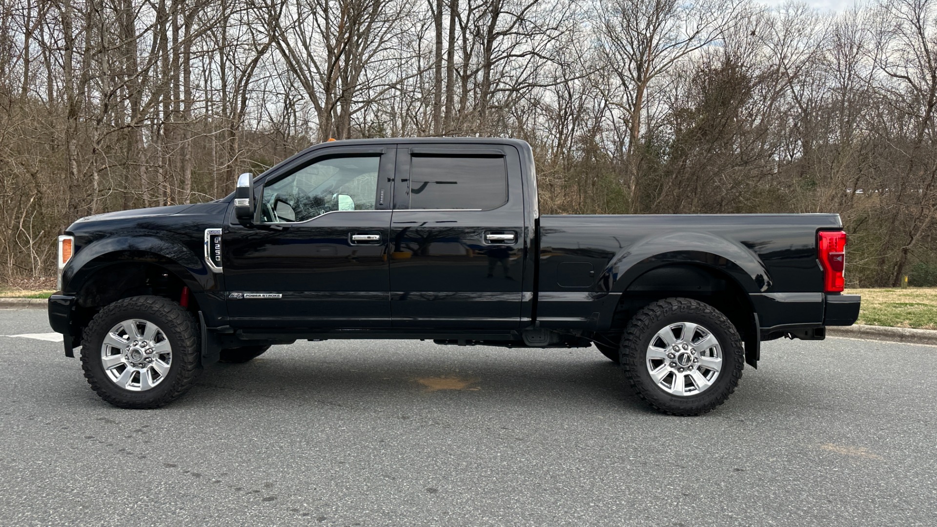 Used 2017 Ford Super Duty F-250 SRW PLATINUM / ULTIMATE PACKAGE / FX4 OFFROAD / 6.7L POWERSTROKE DIESEL for sale Sold at Formula Imports in Charlotte NC 28227 3