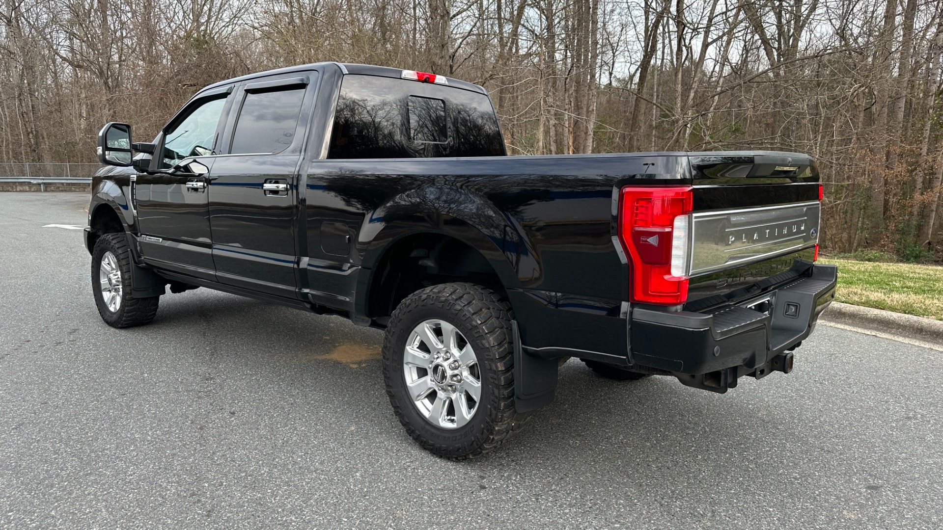Used 2017 Ford Super Duty F-250 SRW PLATINUM / ULTIMATE PACKAGE / FX4 OFFROAD / 6.7L POWERSTROKE DIESEL for sale Sold at Formula Imports in Charlotte NC 28227 4