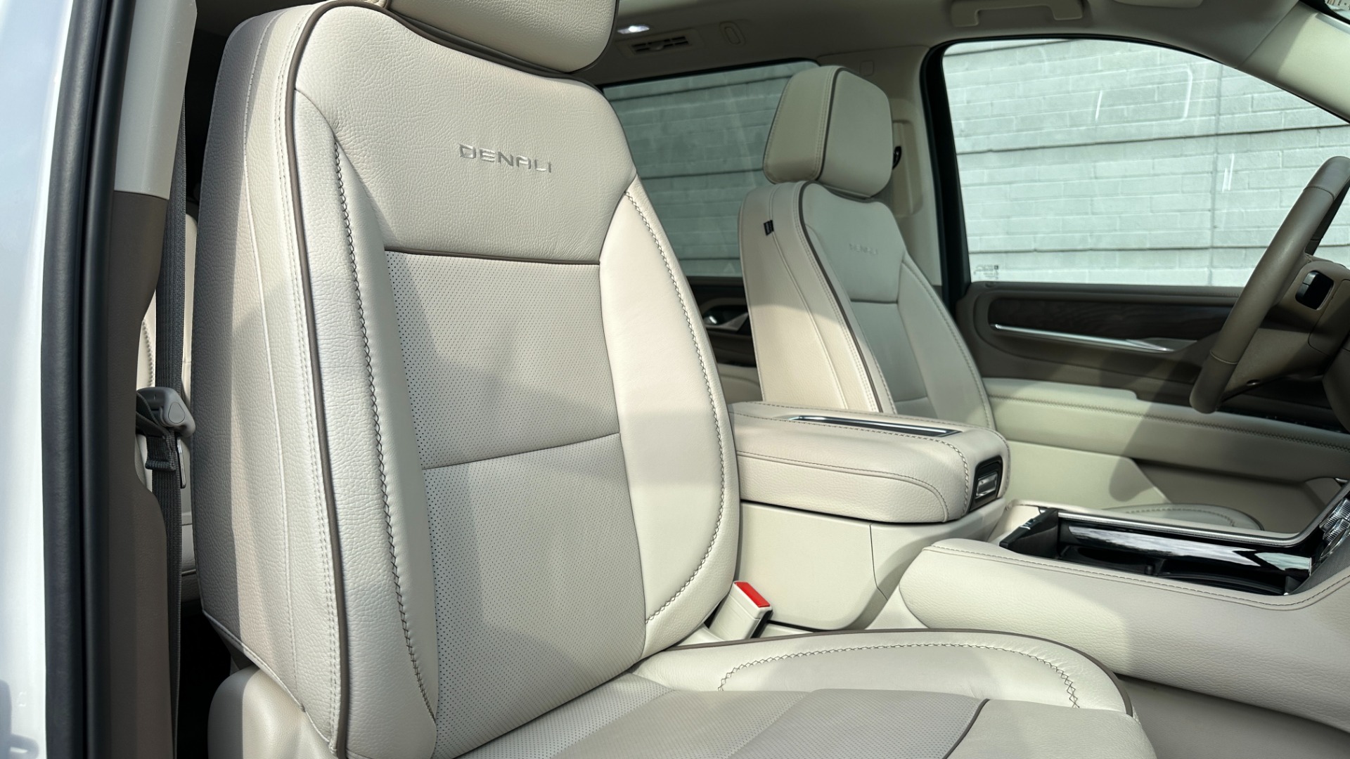 Used 2022 GMC Yukon DENALI / DURAMAX DIESEL / PANORAMIC ROOF / 22IN WHEELS for sale Sold at Formula Imports in Charlotte NC 28227 11