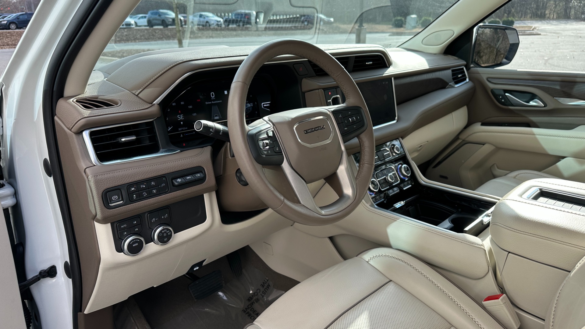 Used 2022 GMC Yukon DENALI / DURAMAX DIESEL / PANORAMIC ROOF / 22IN WHEELS for sale Sold at Formula Imports in Charlotte NC 28227 14