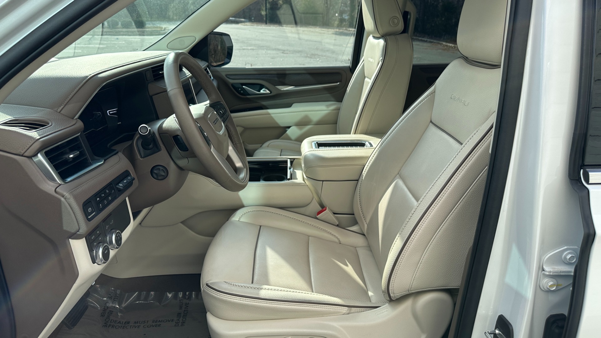 Used 2022 GMC Yukon DENALI / DURAMAX DIESEL / PANORAMIC ROOF / 22IN WHEELS for sale Sold at Formula Imports in Charlotte NC 28227 15