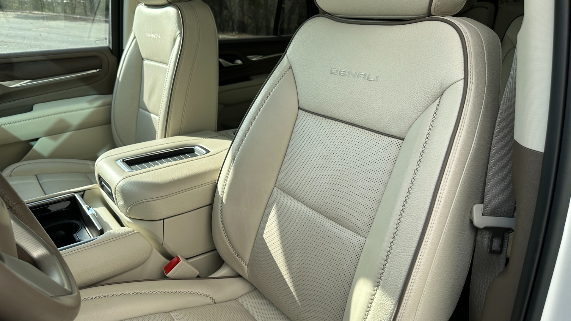 Used 2022 GMC Yukon DENALI / DURAMAX DIESEL / PANORAMIC ROOF / 22IN WHEELS for sale $79,999 at Formula Imports in Charlotte NC 28227 16