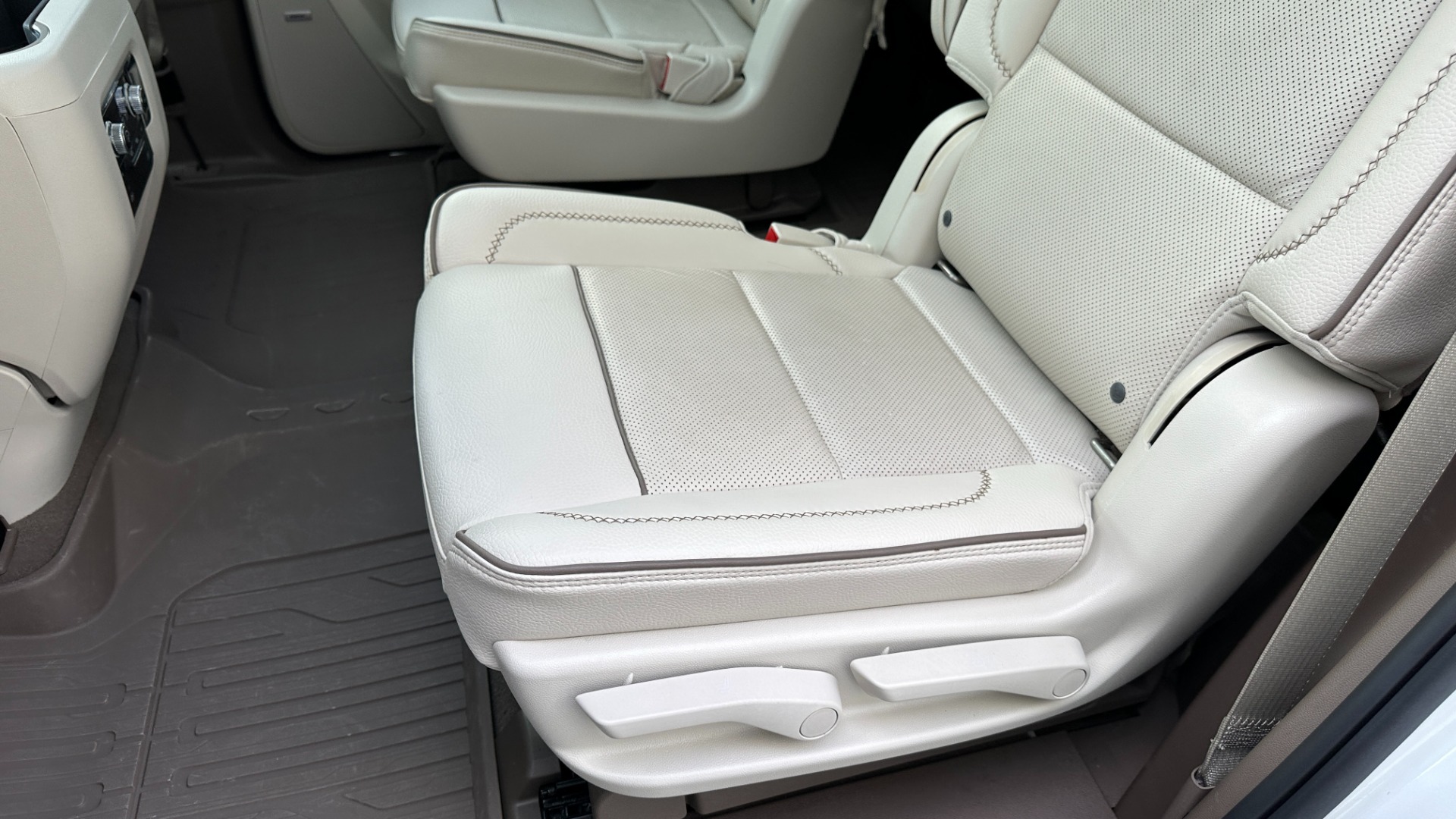 Used 2022 GMC Yukon DENALI / DURAMAX DIESEL / PANORAMIC ROOF / 22IN WHEELS for sale Sold at Formula Imports in Charlotte NC 28227 28