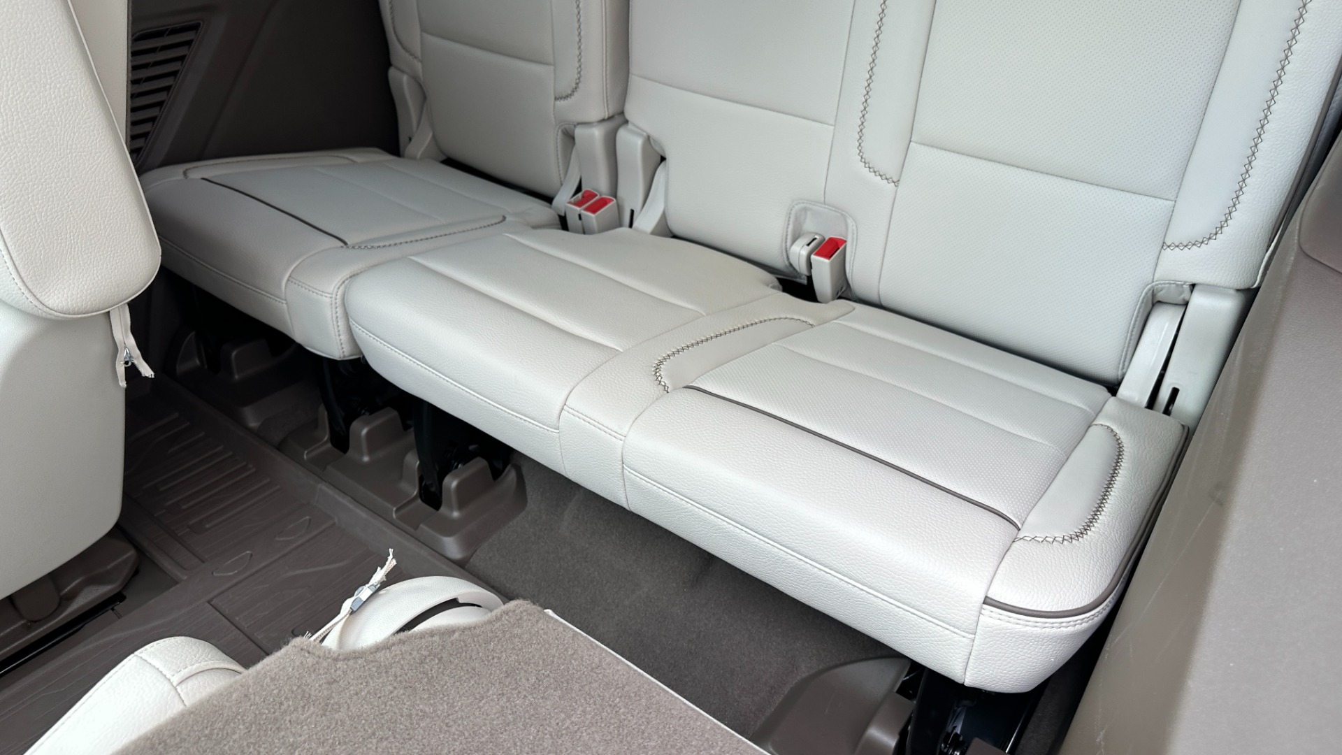 Used 2022 GMC Yukon DENALI / DURAMAX DIESEL / PANORAMIC ROOF / 22IN WHEELS for sale Sold at Formula Imports in Charlotte NC 28227 31