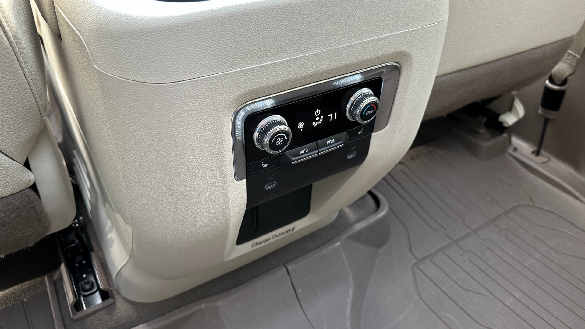 Used 2022 GMC Yukon DENALI / DURAMAX DIESEL / PANORAMIC ROOF / 22IN WHEELS for sale $79,999 at Formula Imports in Charlotte NC 28227 33