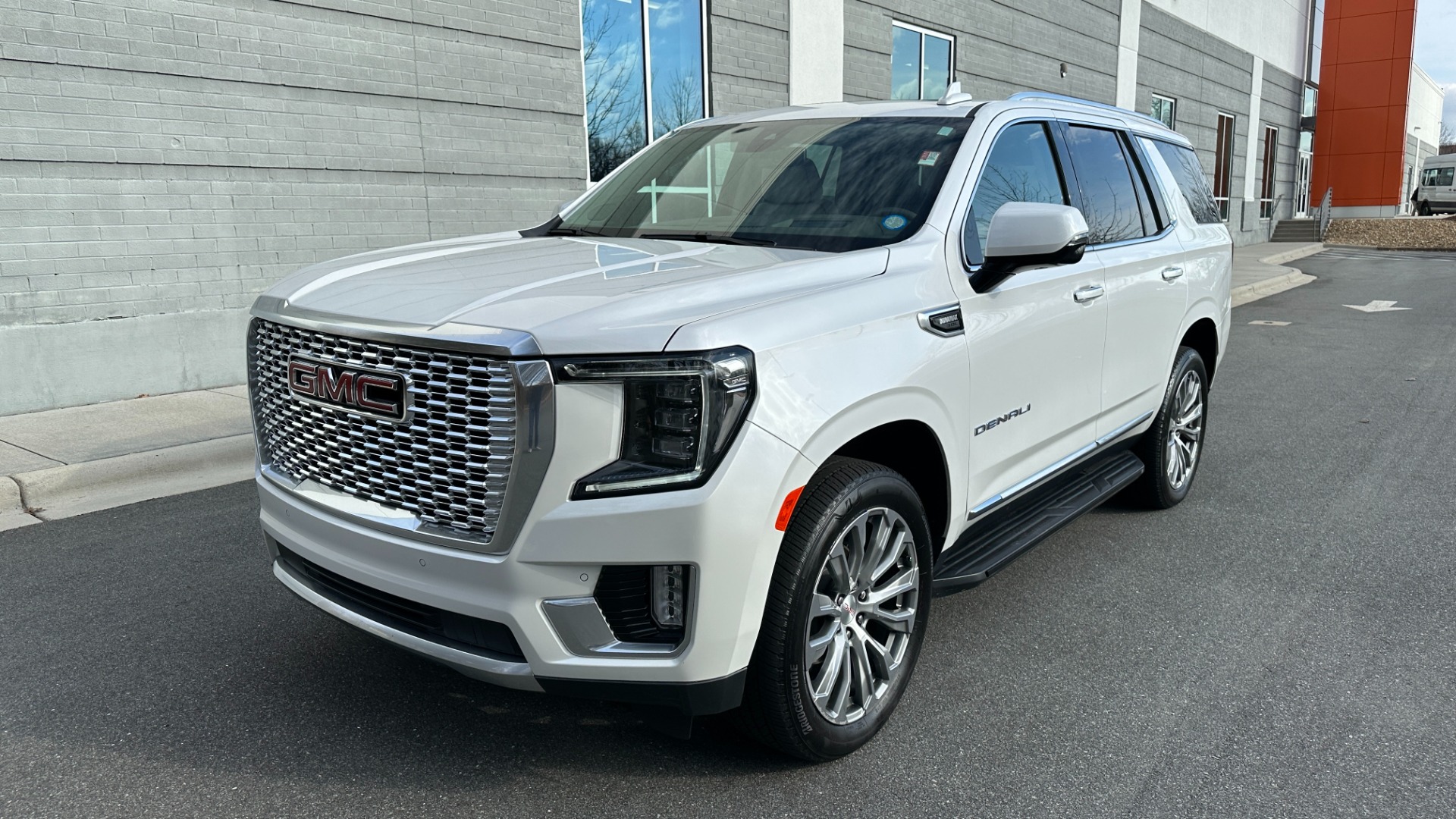 Used 2022 GMC Yukon DENALI / DURAMAX DIESEL / PANORAMIC ROOF / 22IN WHEELS for sale Sold at Formula Imports in Charlotte NC 28227 5